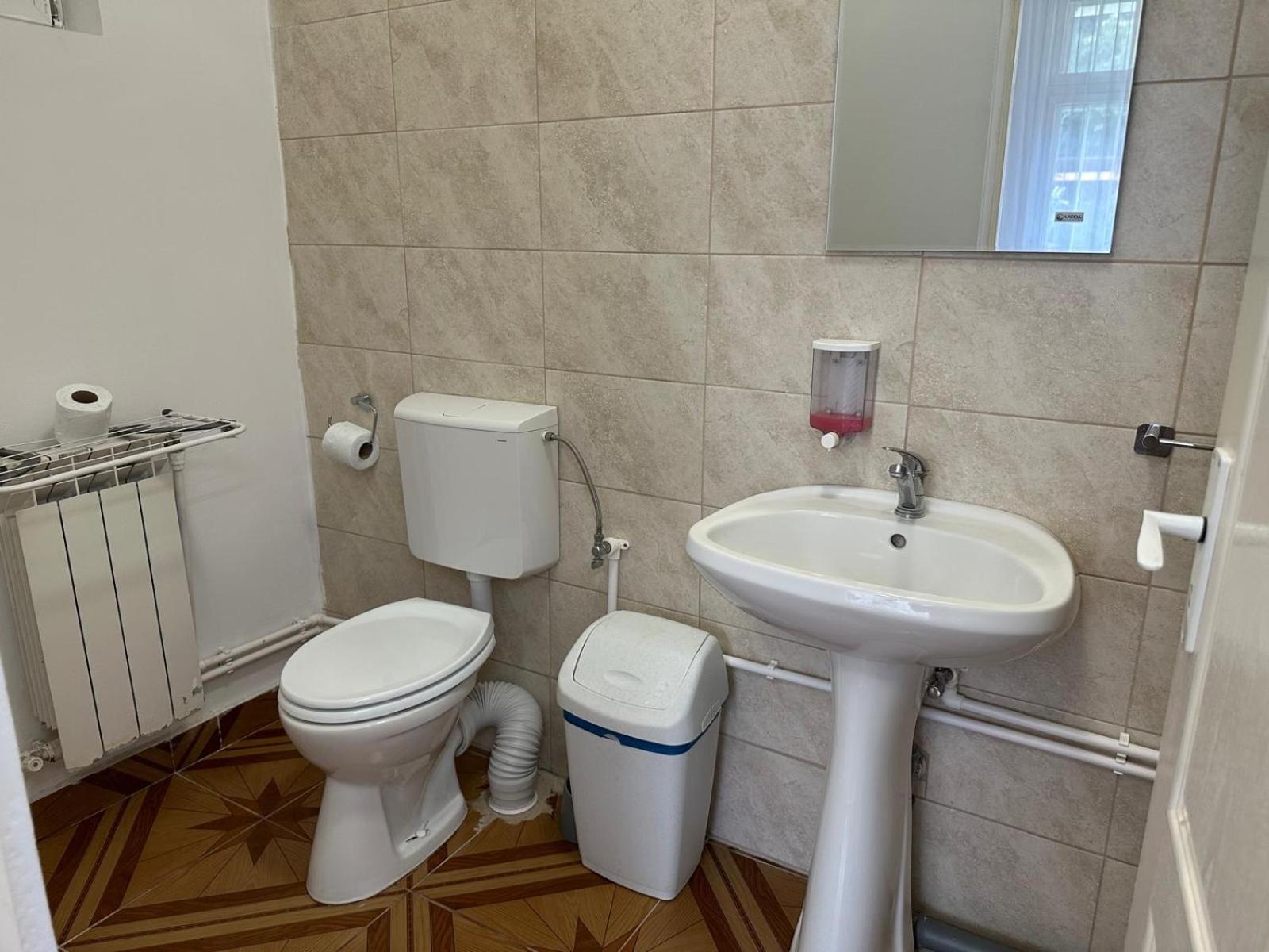 Double Room - Photo 5