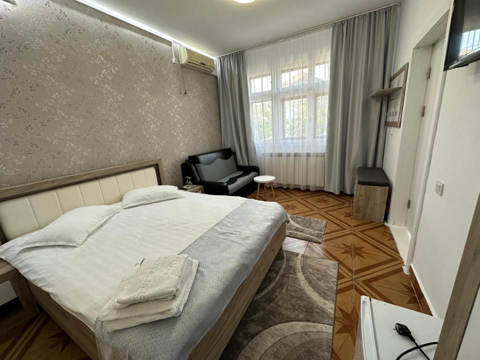 Double Room - Photo 3