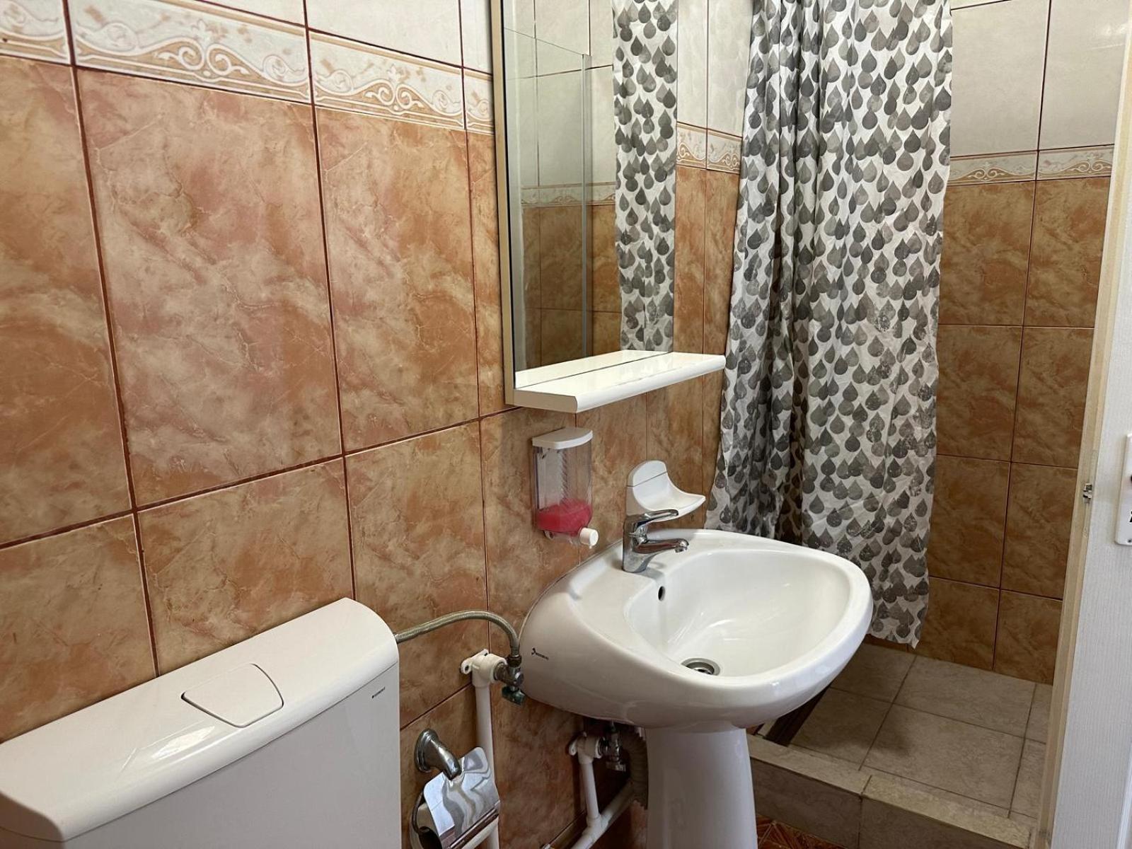 Double Room - Photo 32