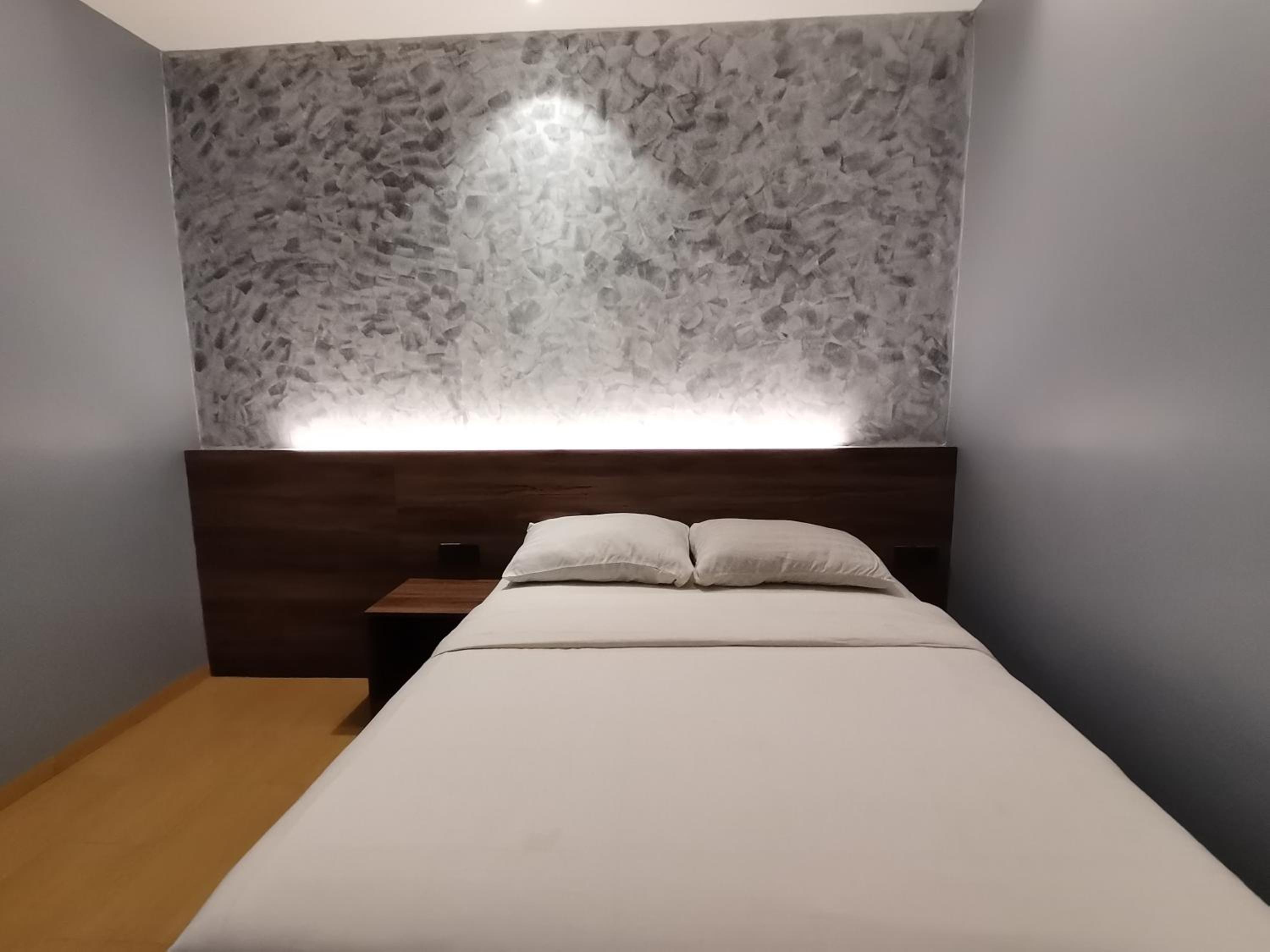 Standard Double Room - Photo 3