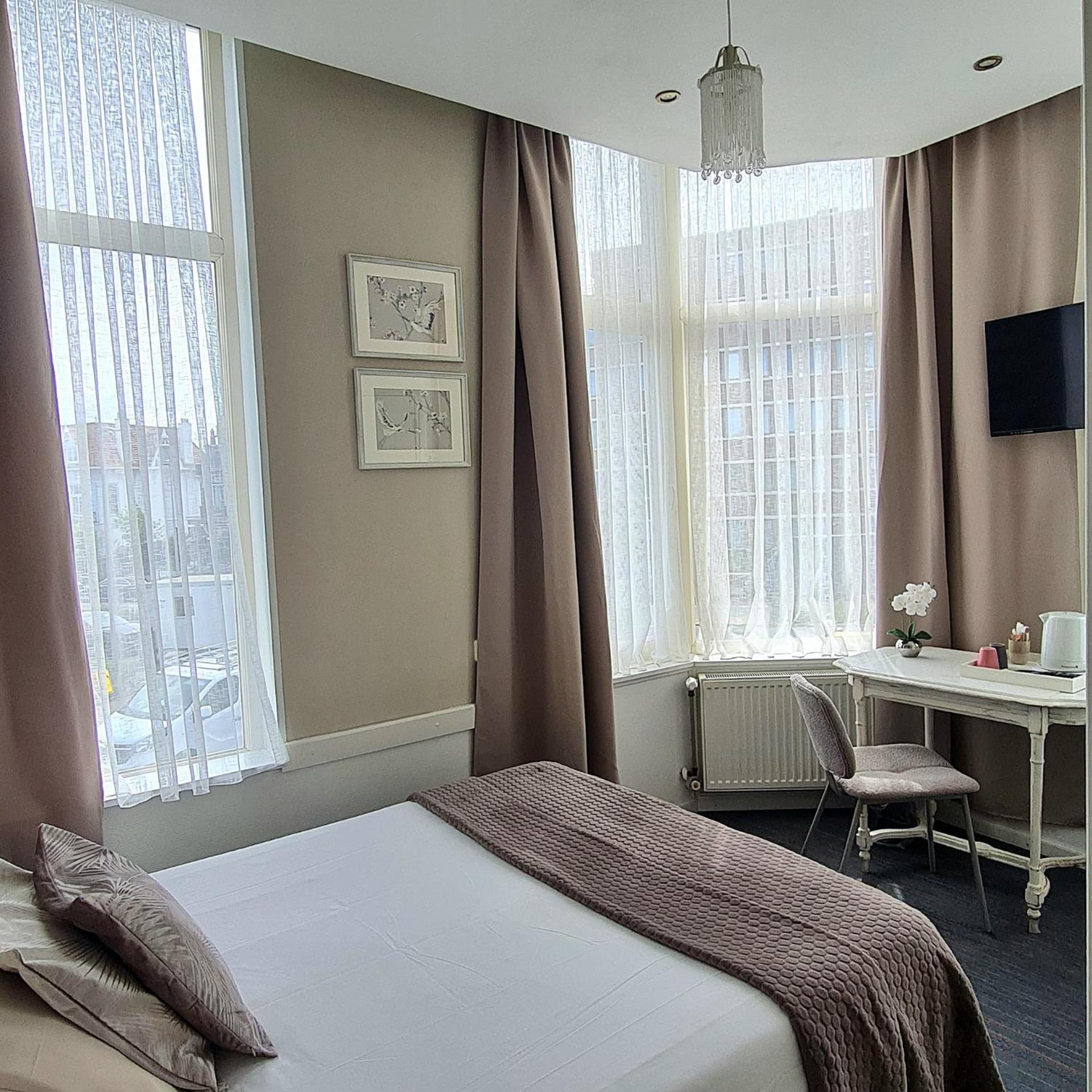 Double Room - Photo 7