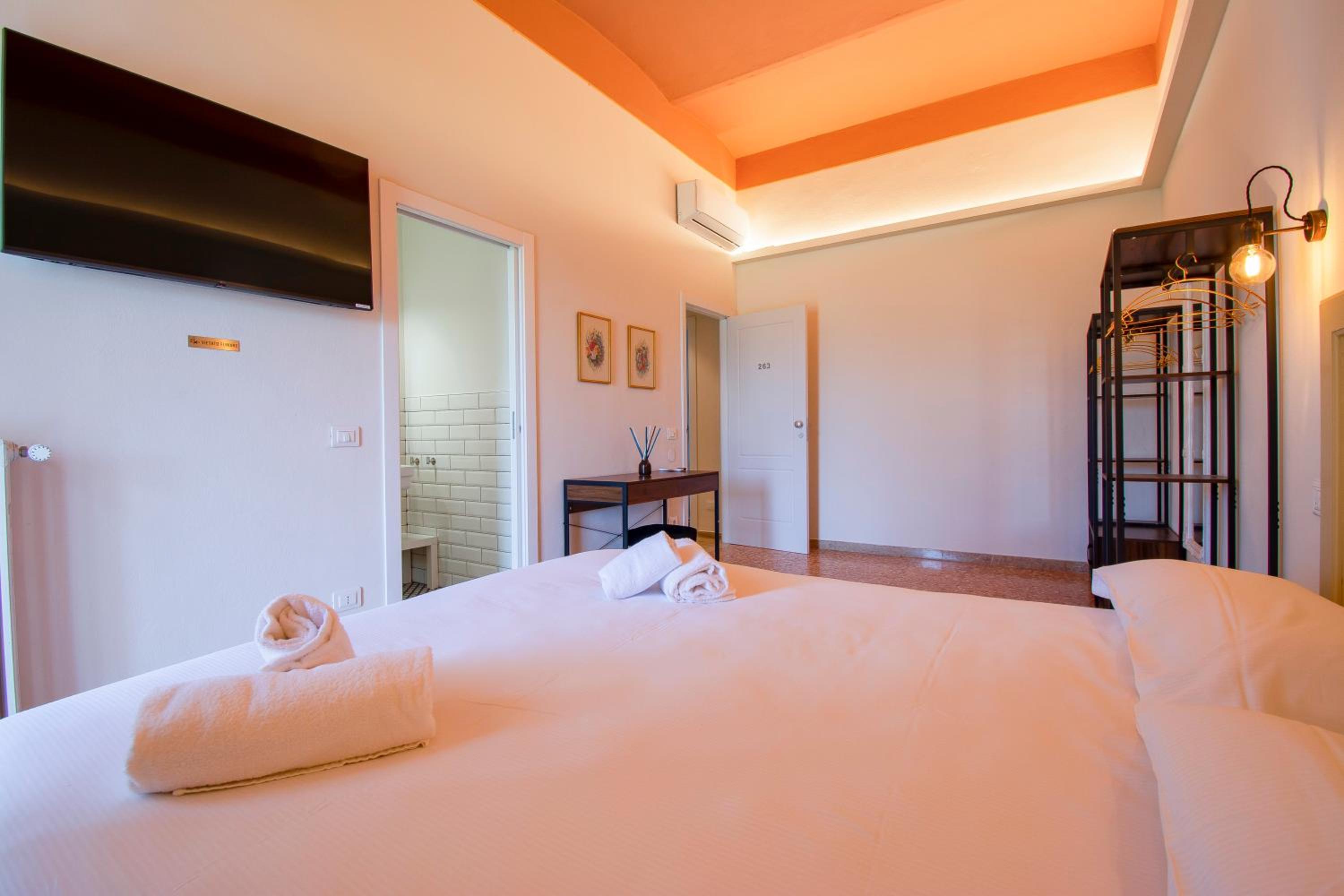 Double Room with Private Bathroom photo 2