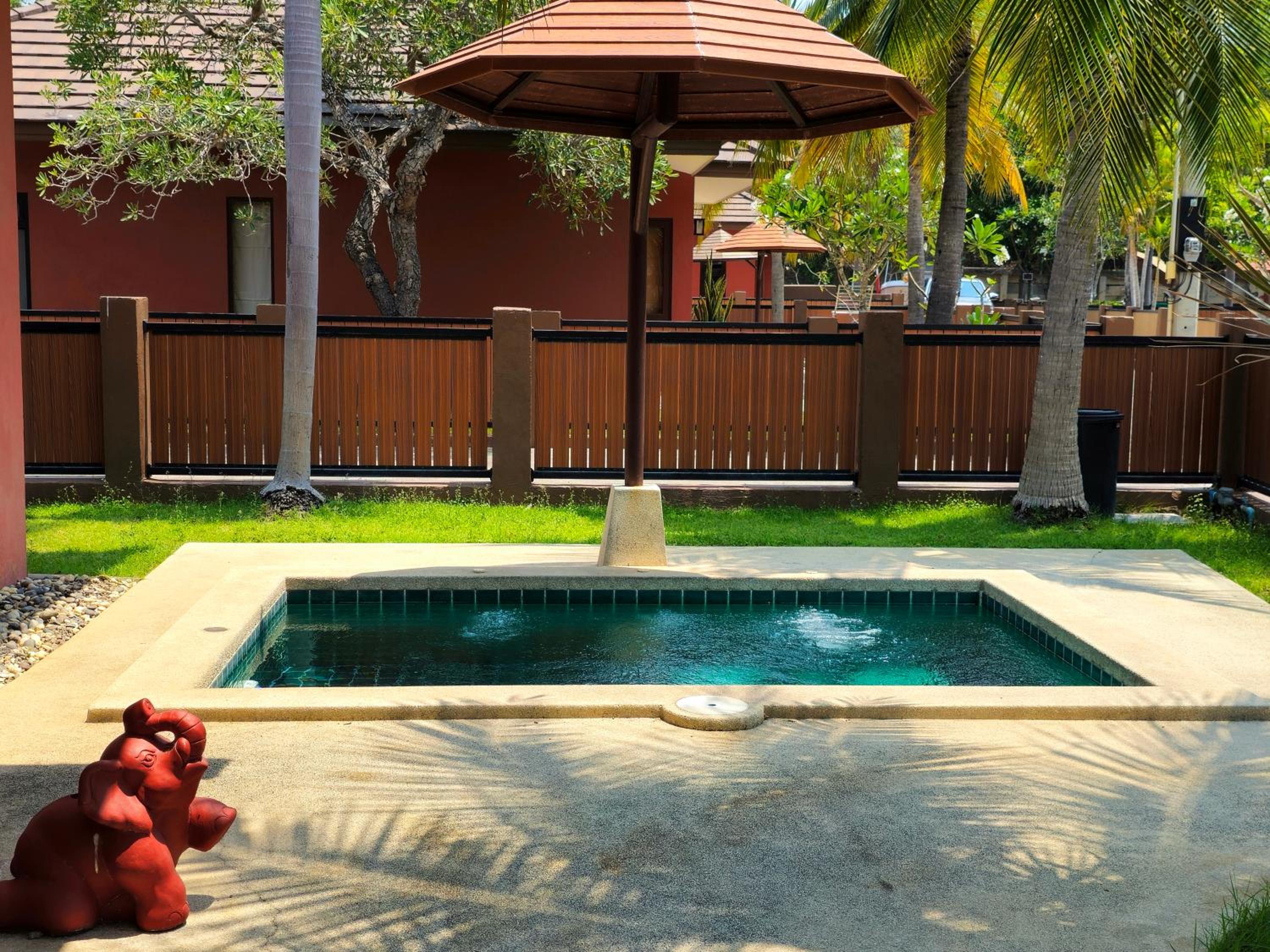 One-Bedroom Villa with Pool Access - Photo 2