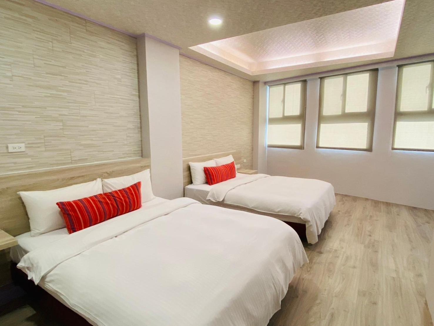 Quadruple Room with Shower - Photo 2
