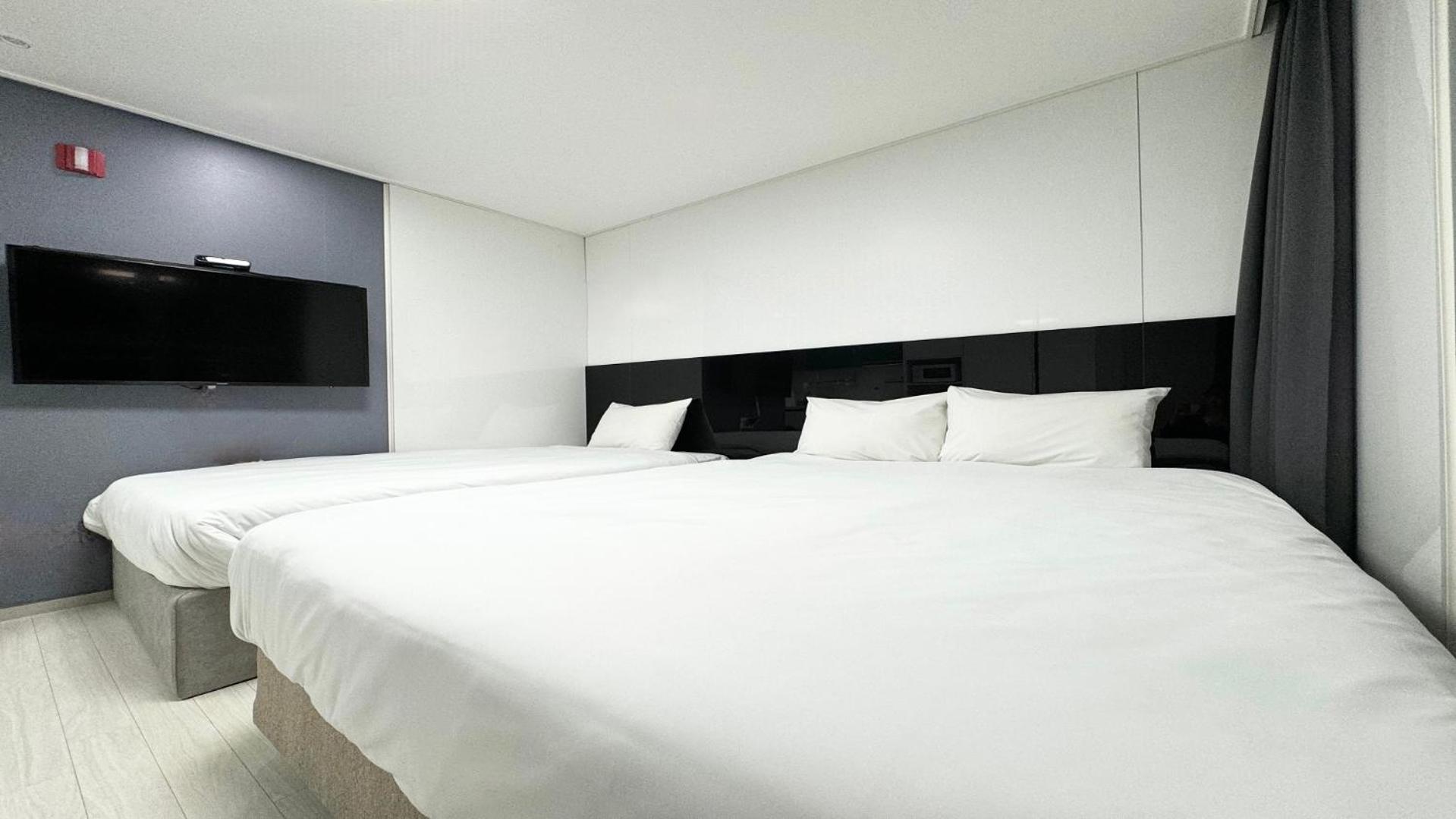 Superior Twin Room with City View