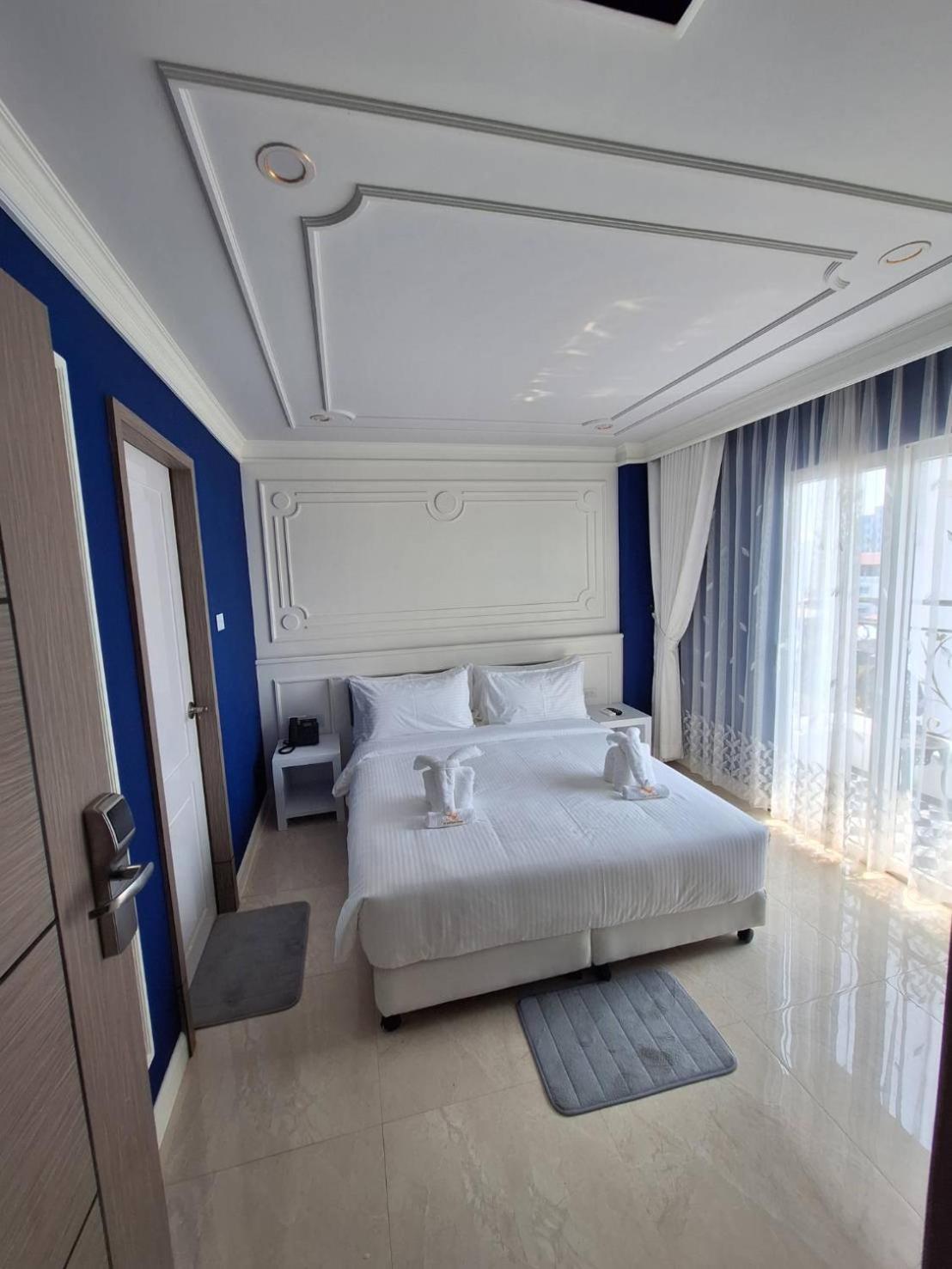 Superior Queen Room