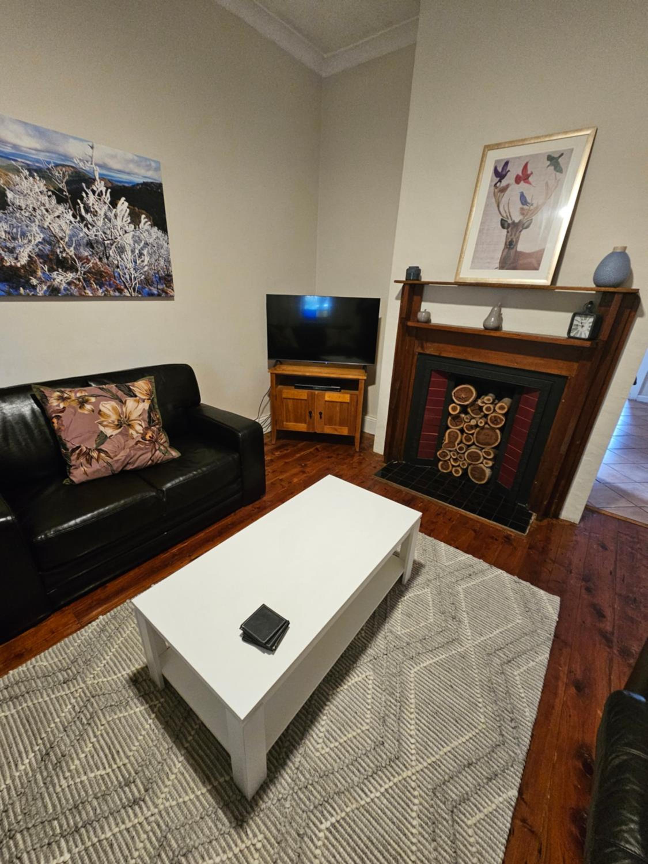 Three-Bedroom House photo 2