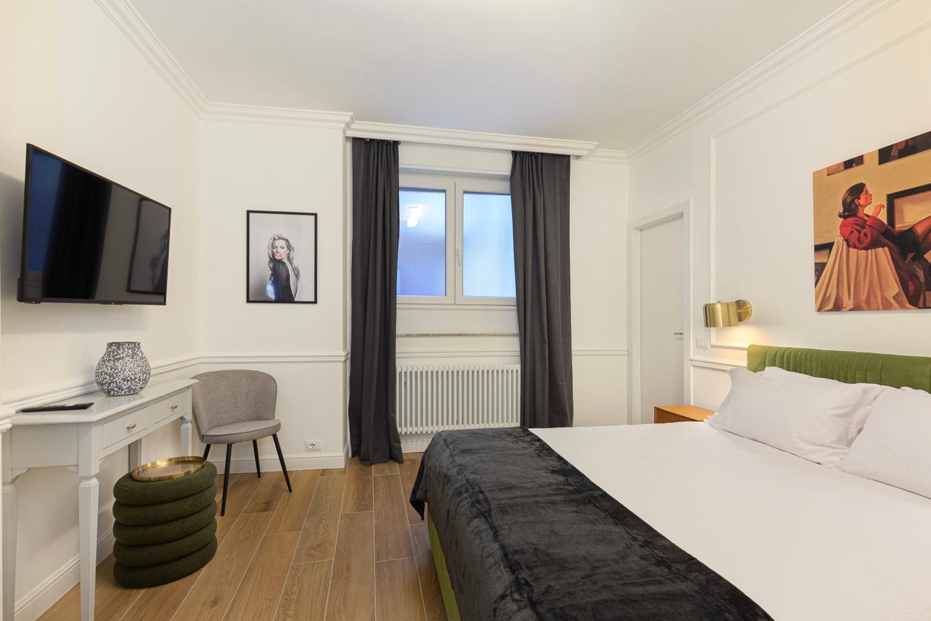 Studio Apartment with One Double Bed