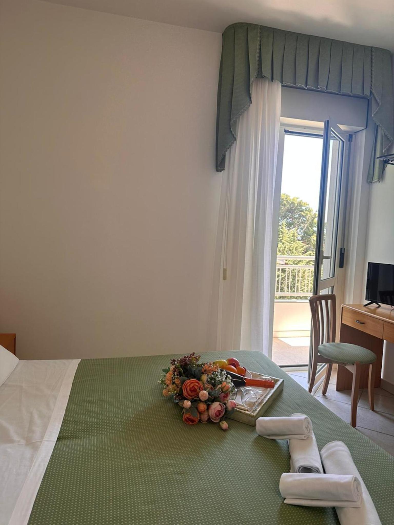 Double Room with Private Bathroom - Photo 1