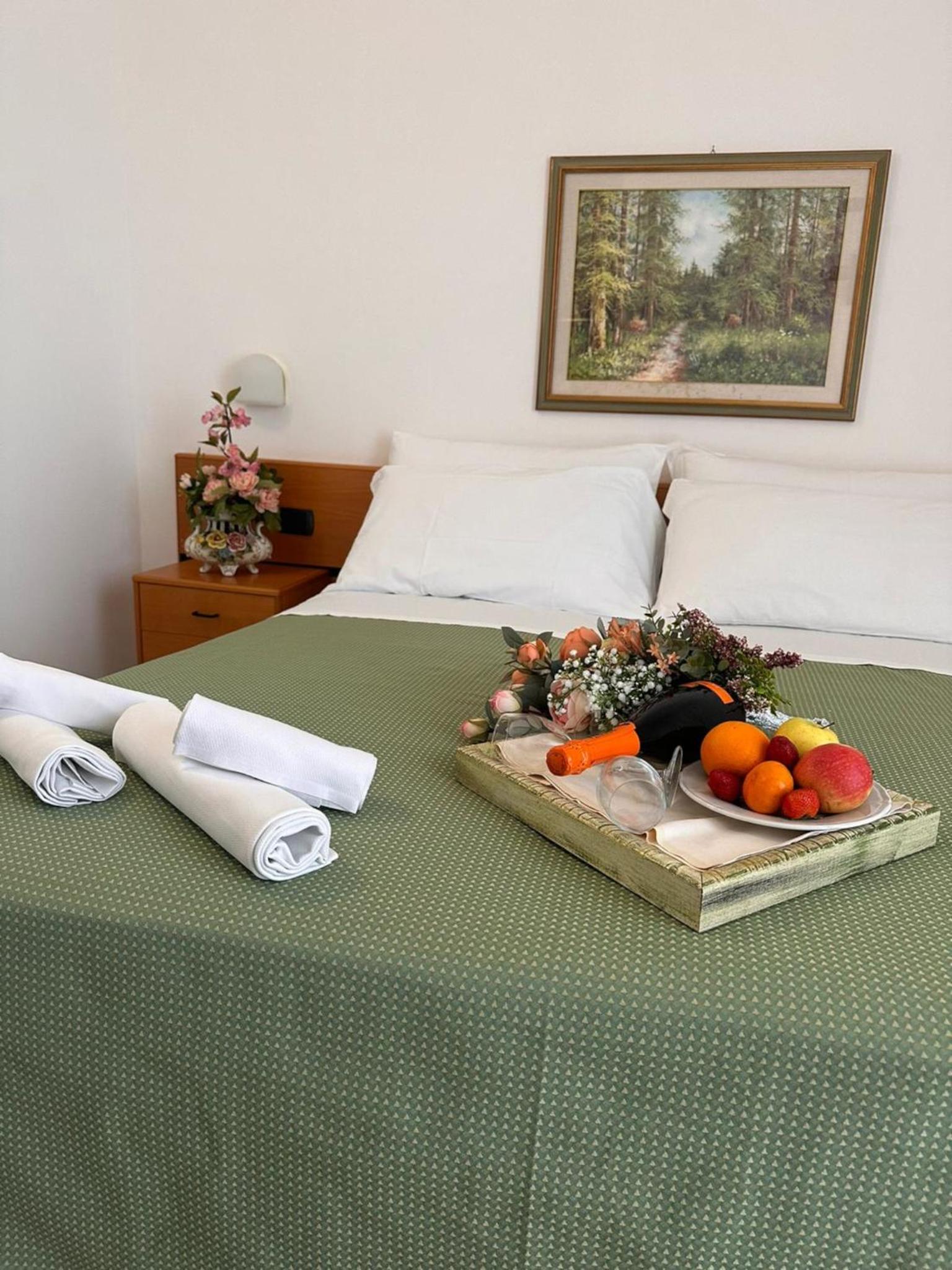 Double Room with Private Bathroom - Photo 8