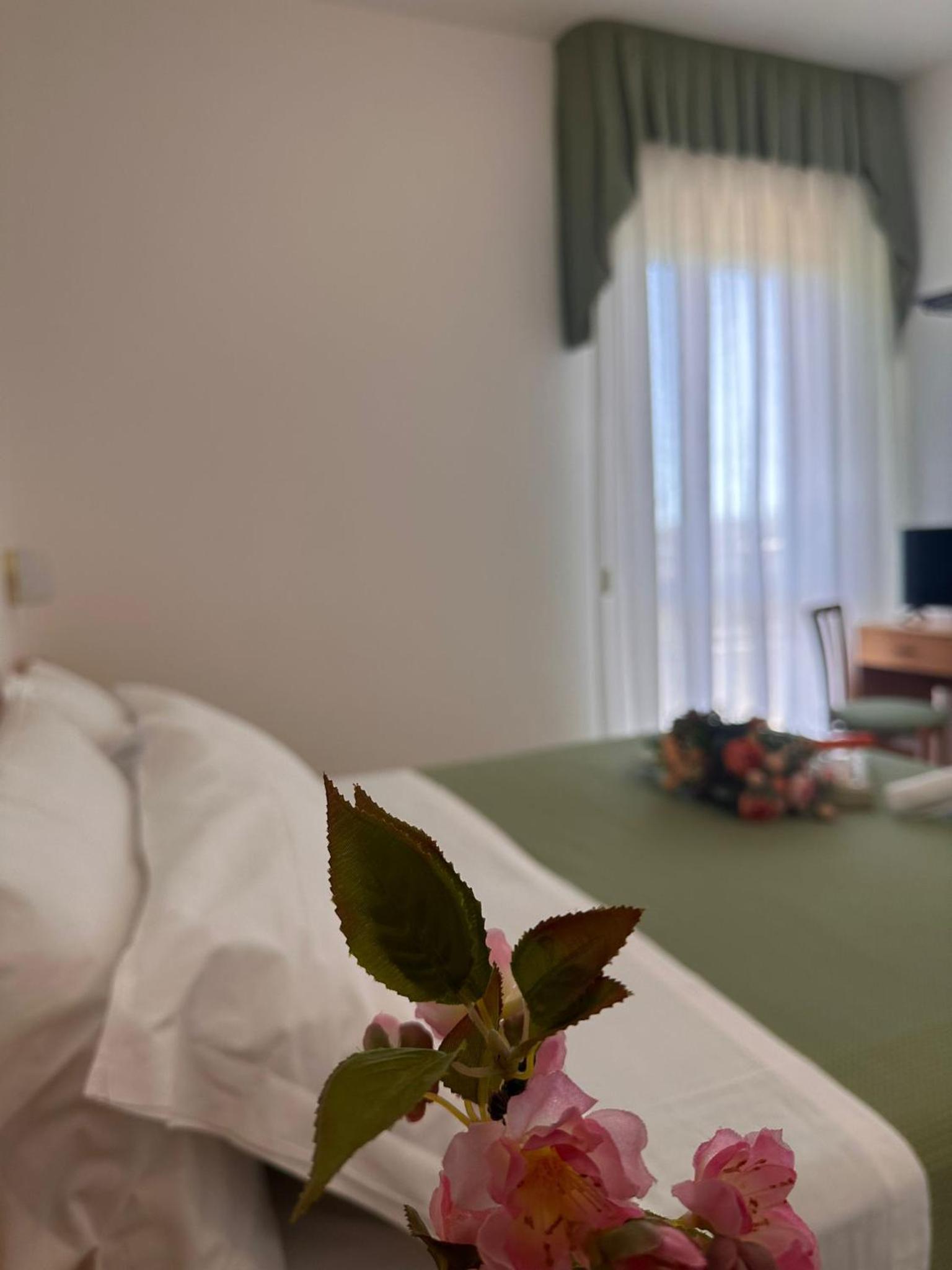 Double Room with Private Bathroom - Photo 7