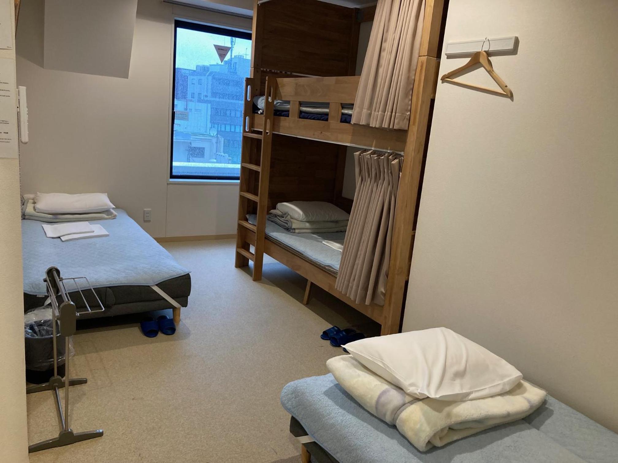 Quadruple Room with Private Bathroom and Toilet - Non-Smoking photo 3