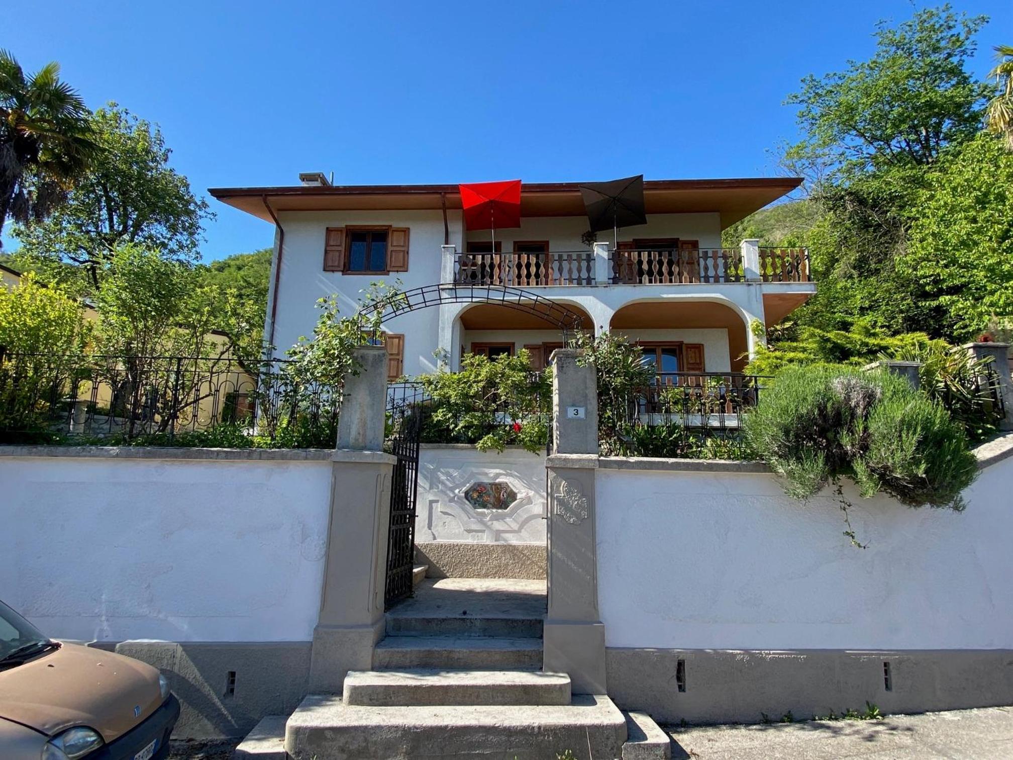 Three-Bedroom Apartment with View photo 2