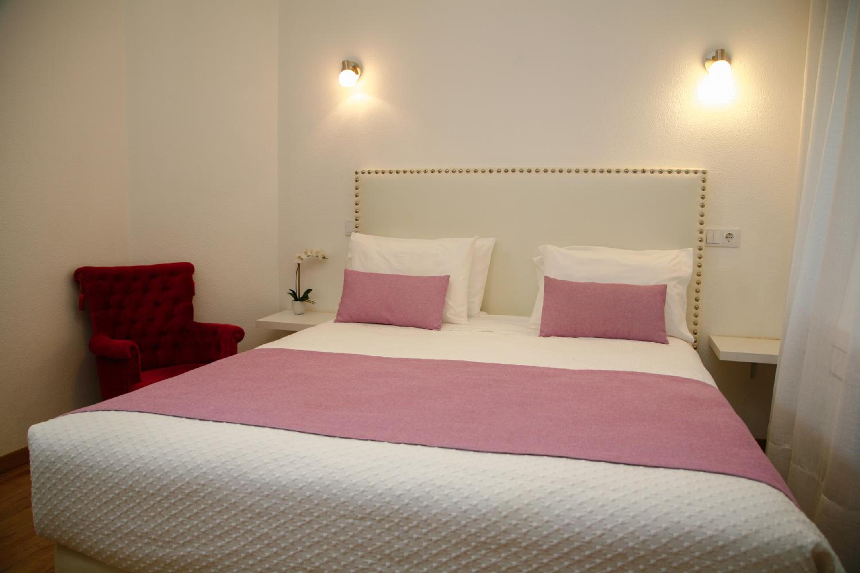 Budget Double Room - Photo 4
