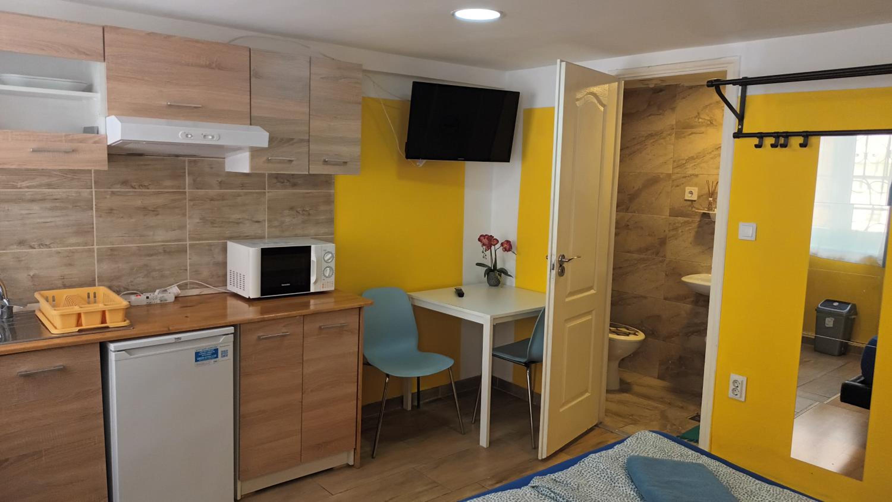 One-Bedroom Apartment - Photo 5