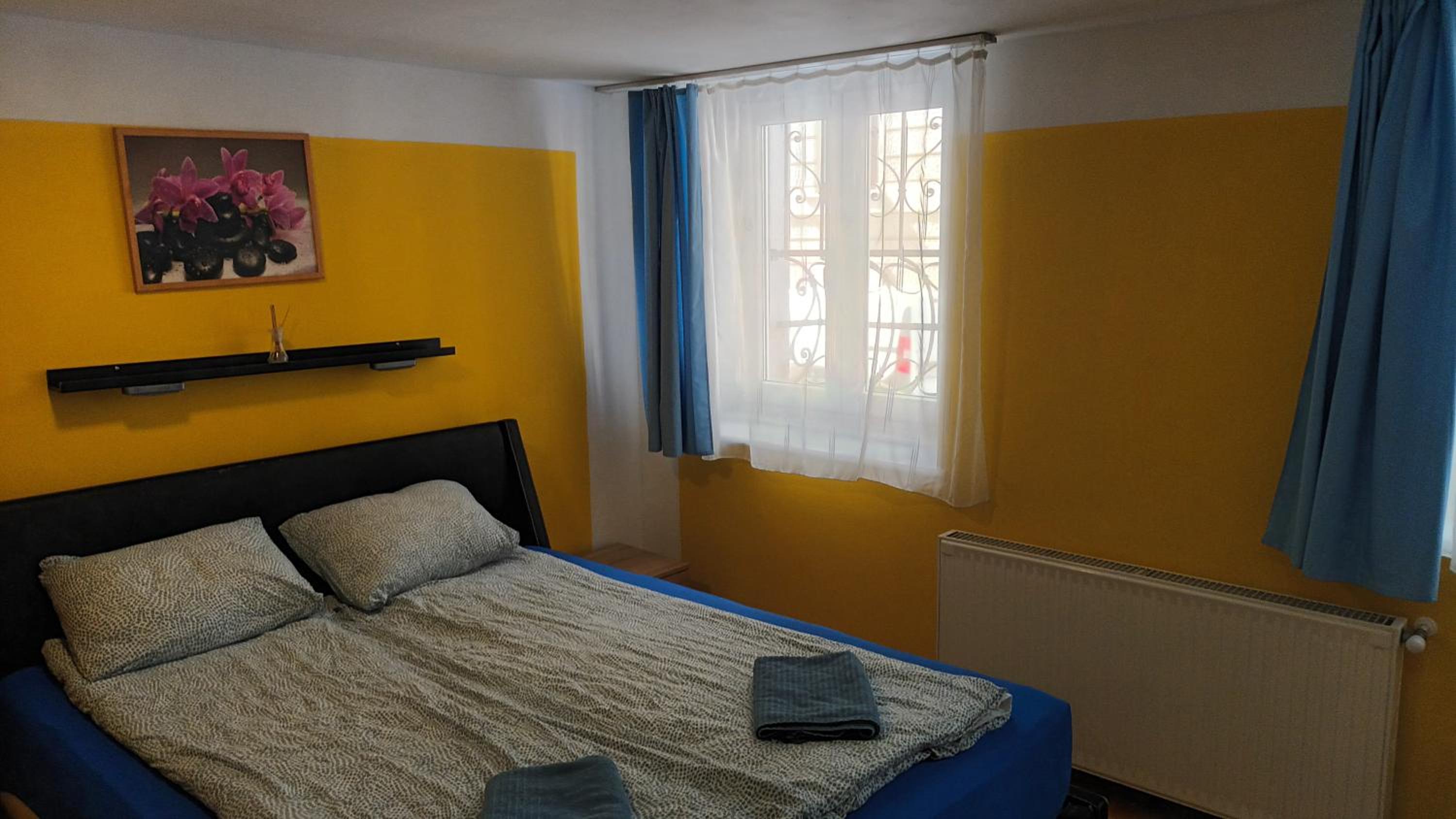 One-Bedroom Apartment - Photo 3