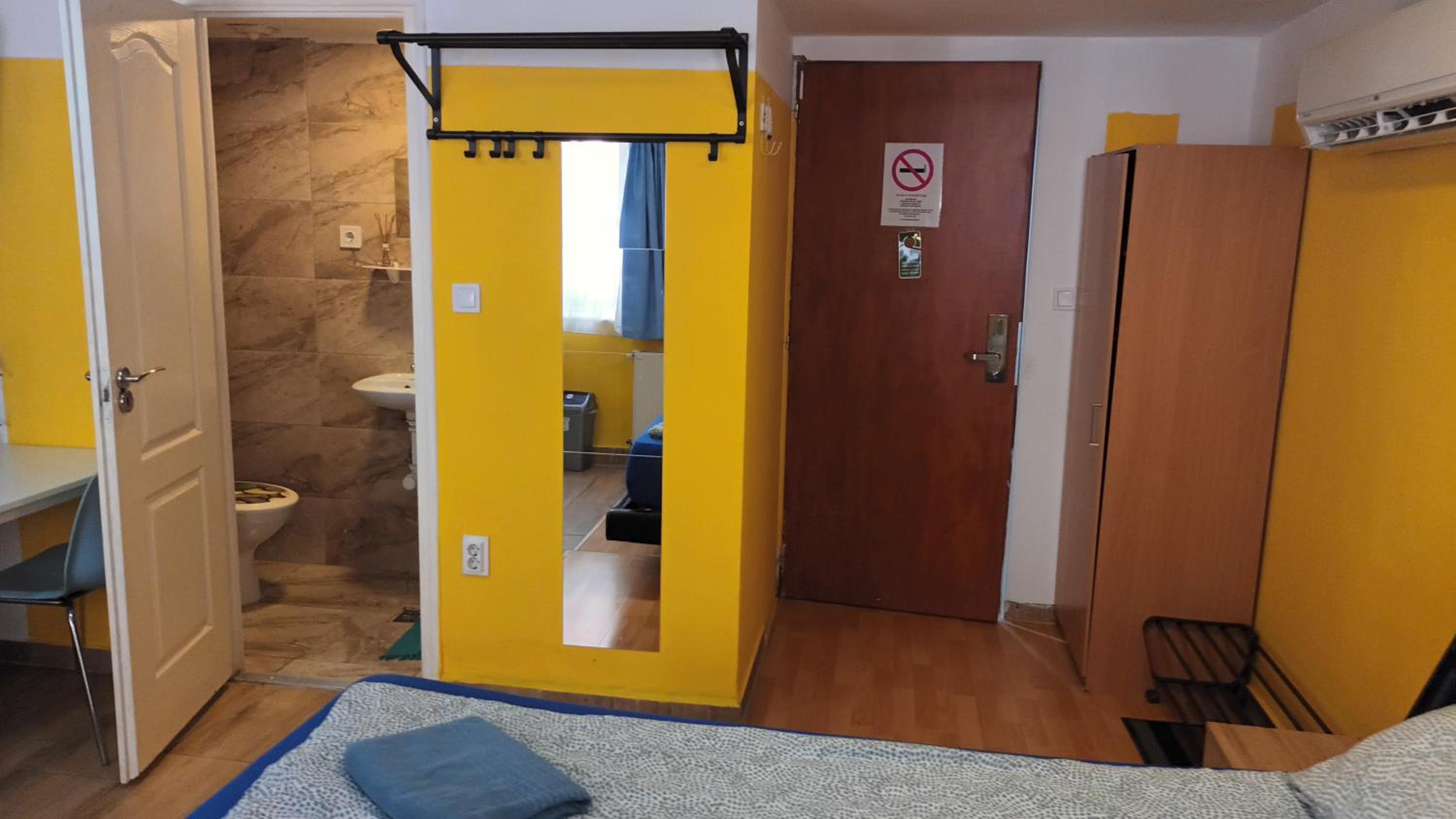 One-Bedroom Apartment - Photo 1
