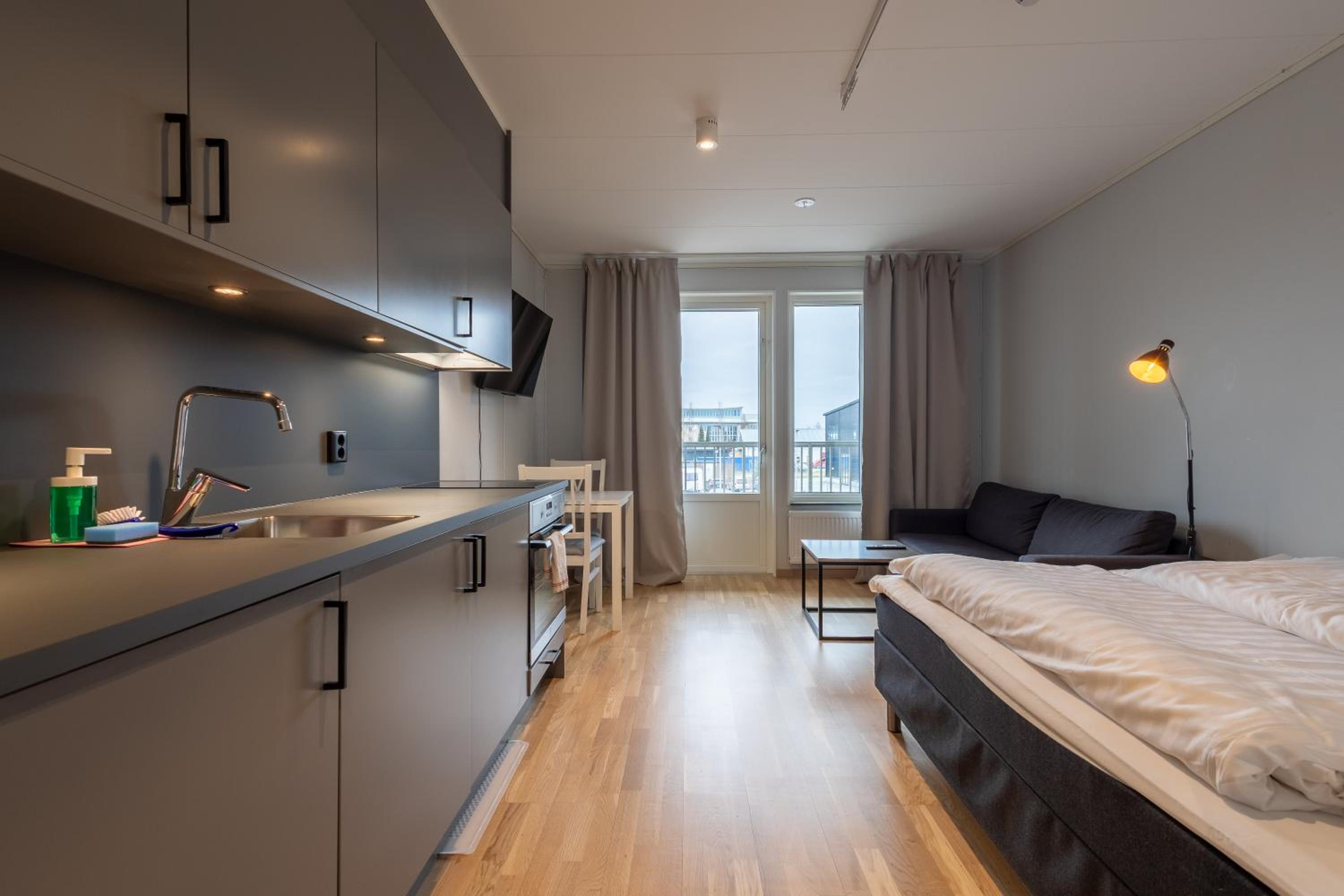 Studio with Balcony - Photo 2