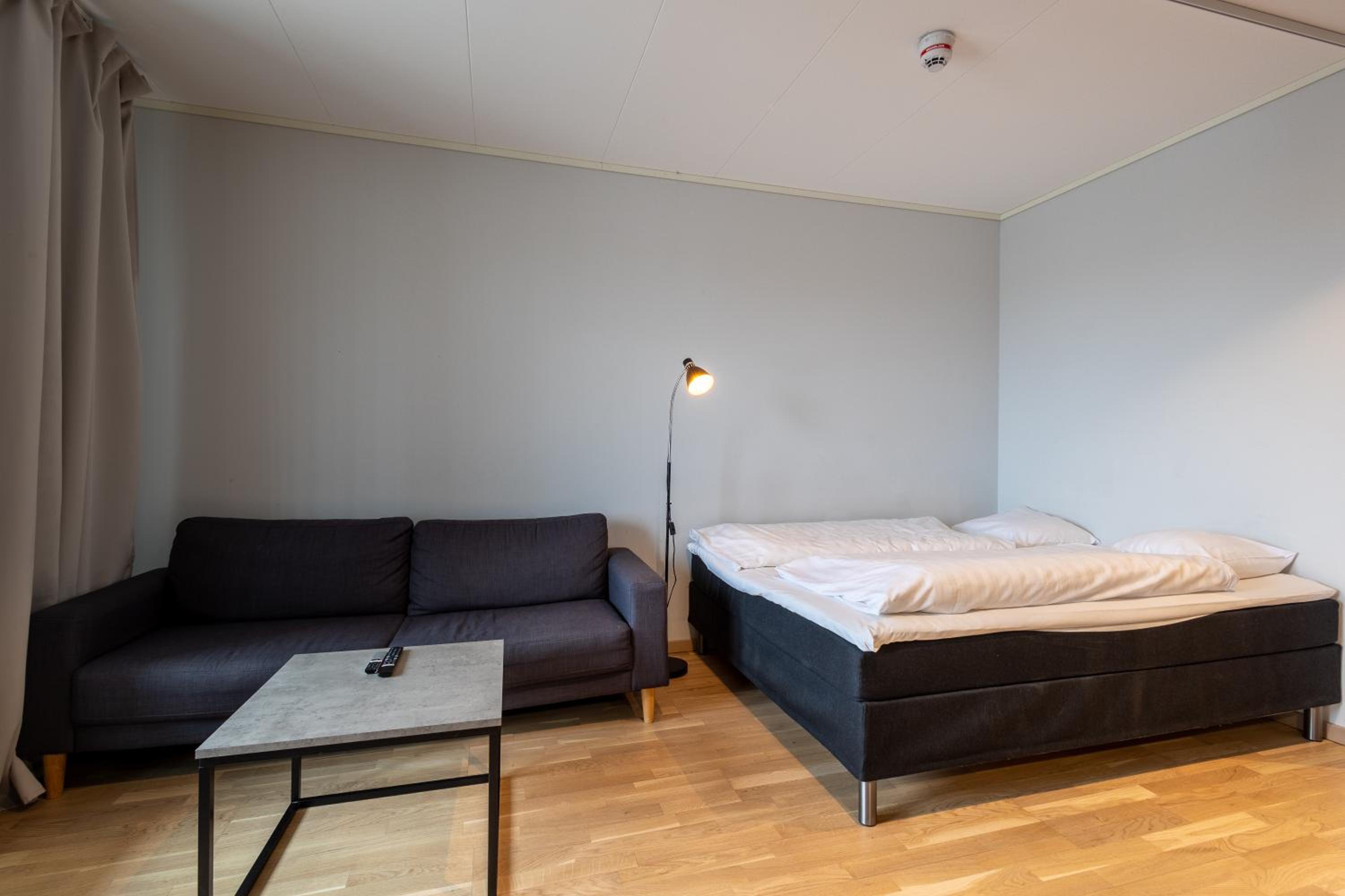 Studio with Balcony - Photo 7