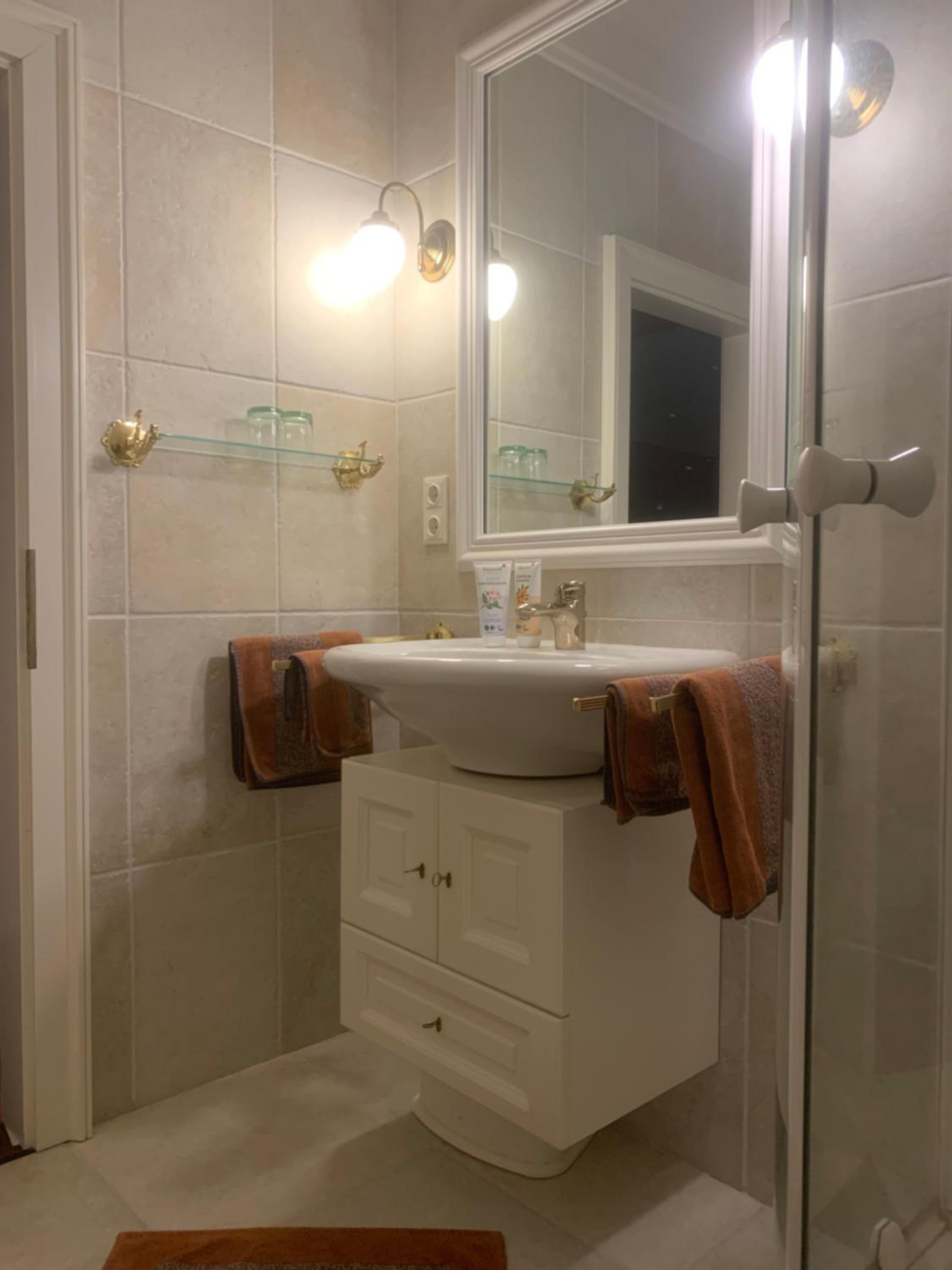 Deluxe Double Room with Shower photo 2