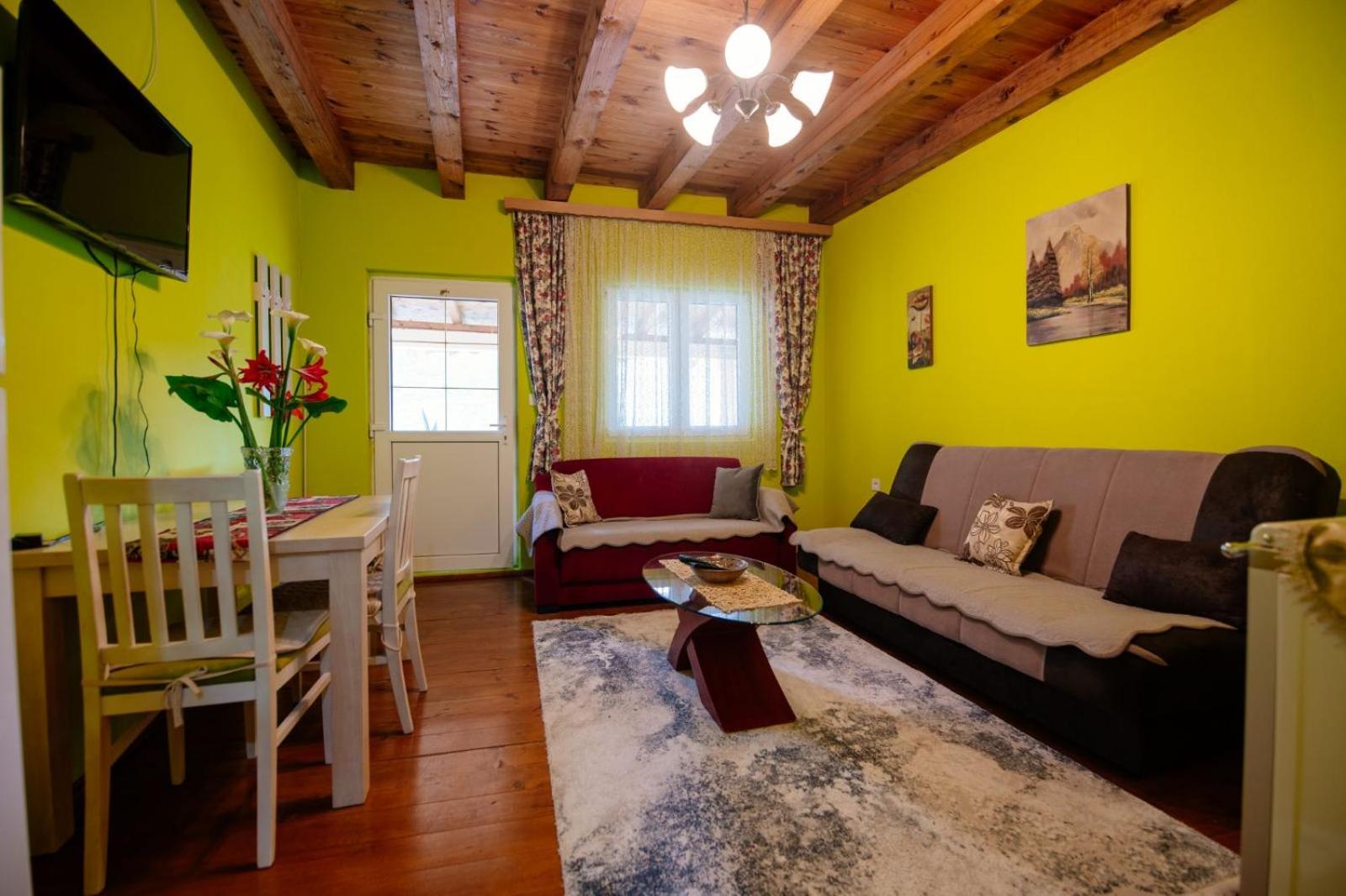 Studio Apartment with Balcony photo 2