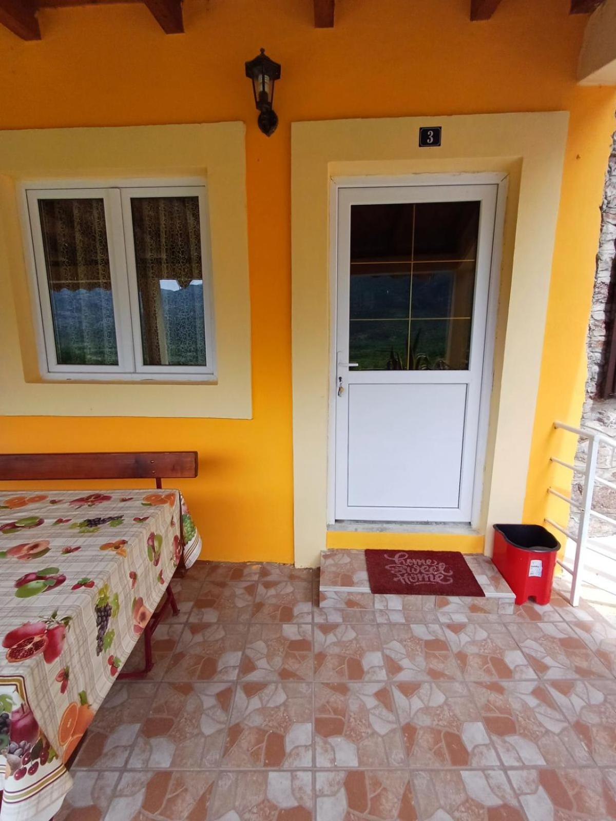 Studio Apartment with Balcony photo 3