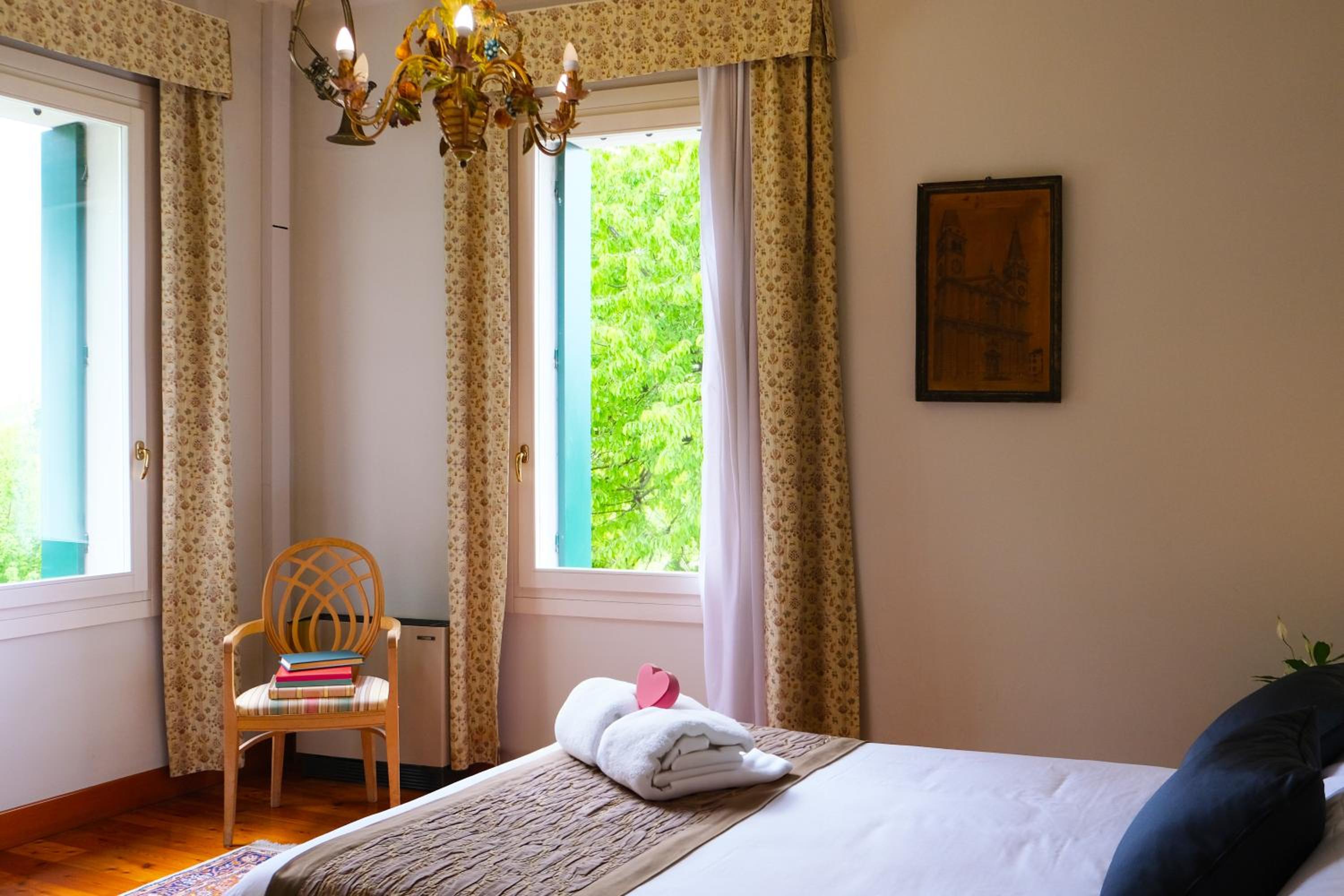 Large Double or Twin Room photo 1
