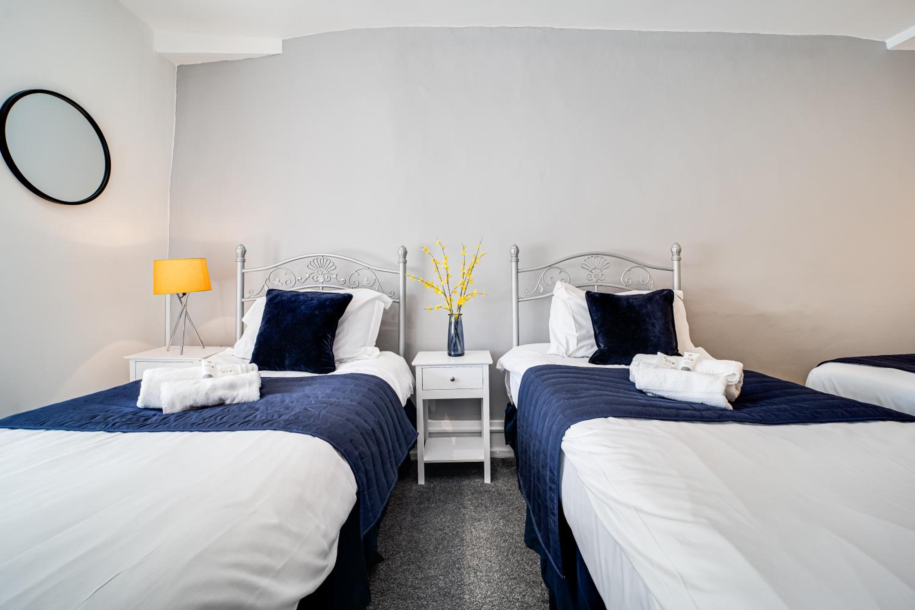 Twin Room - Photo 5