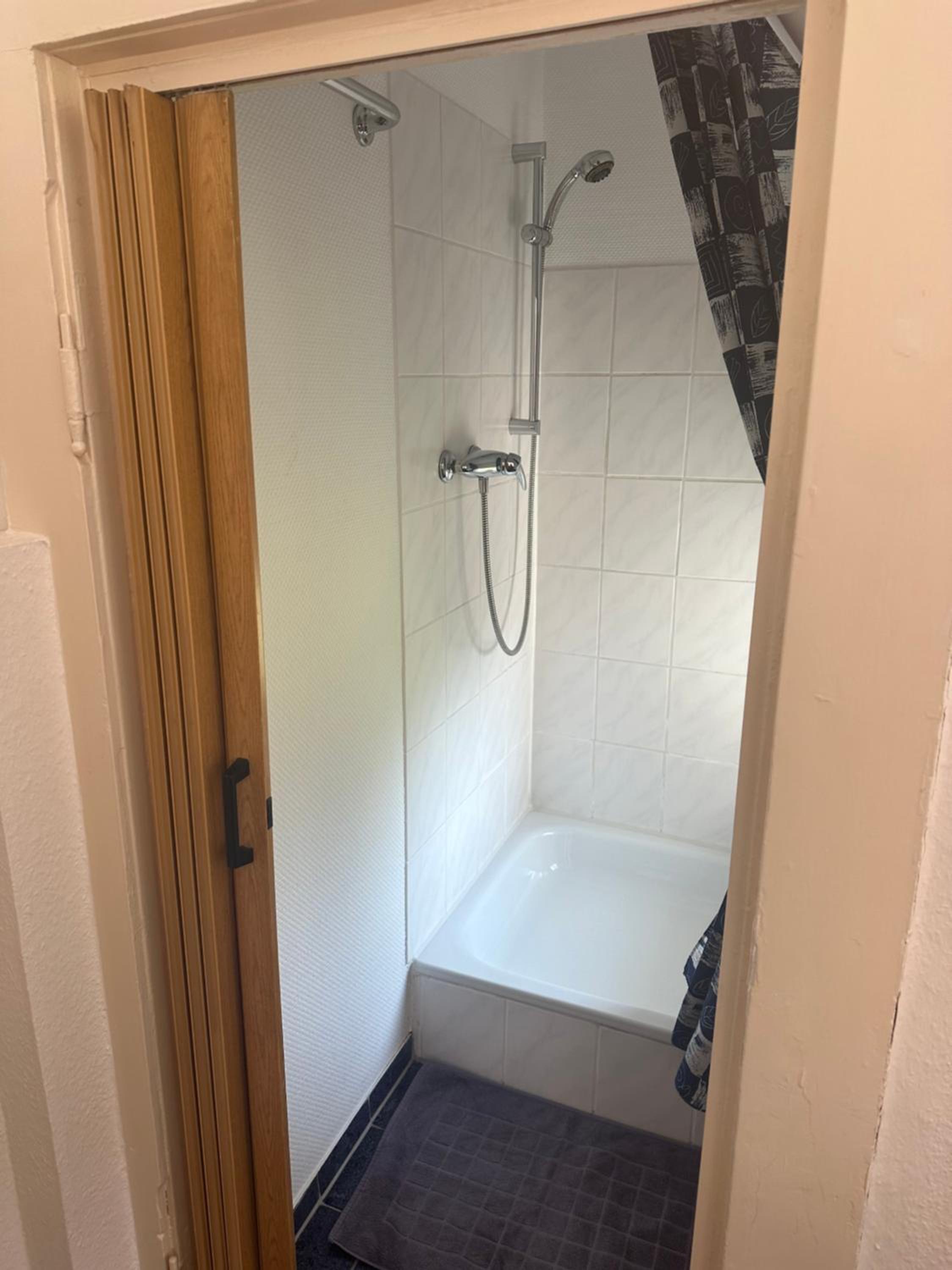 Single Room with Bathroom photo 3