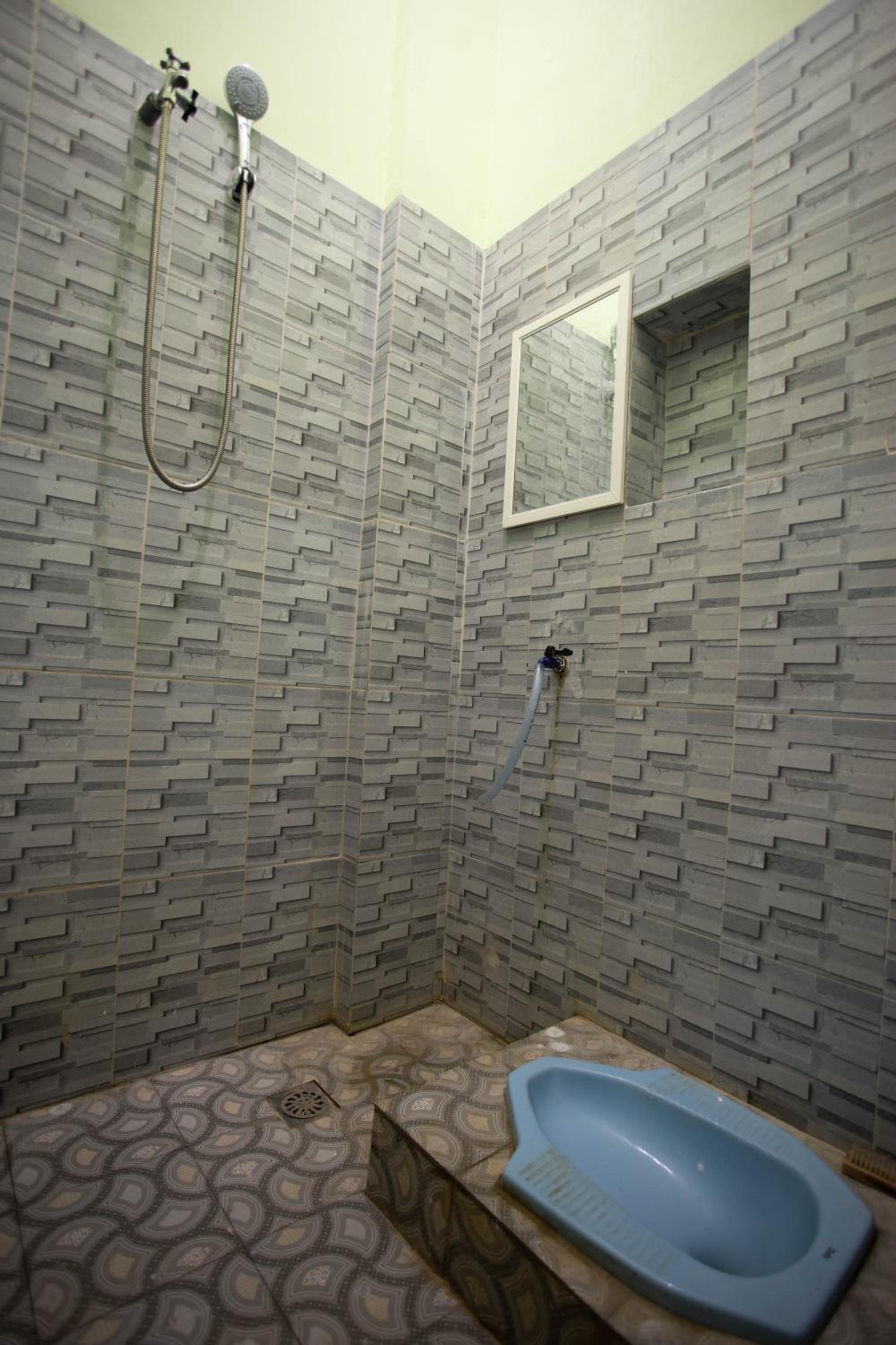 Small Single Room photo 2