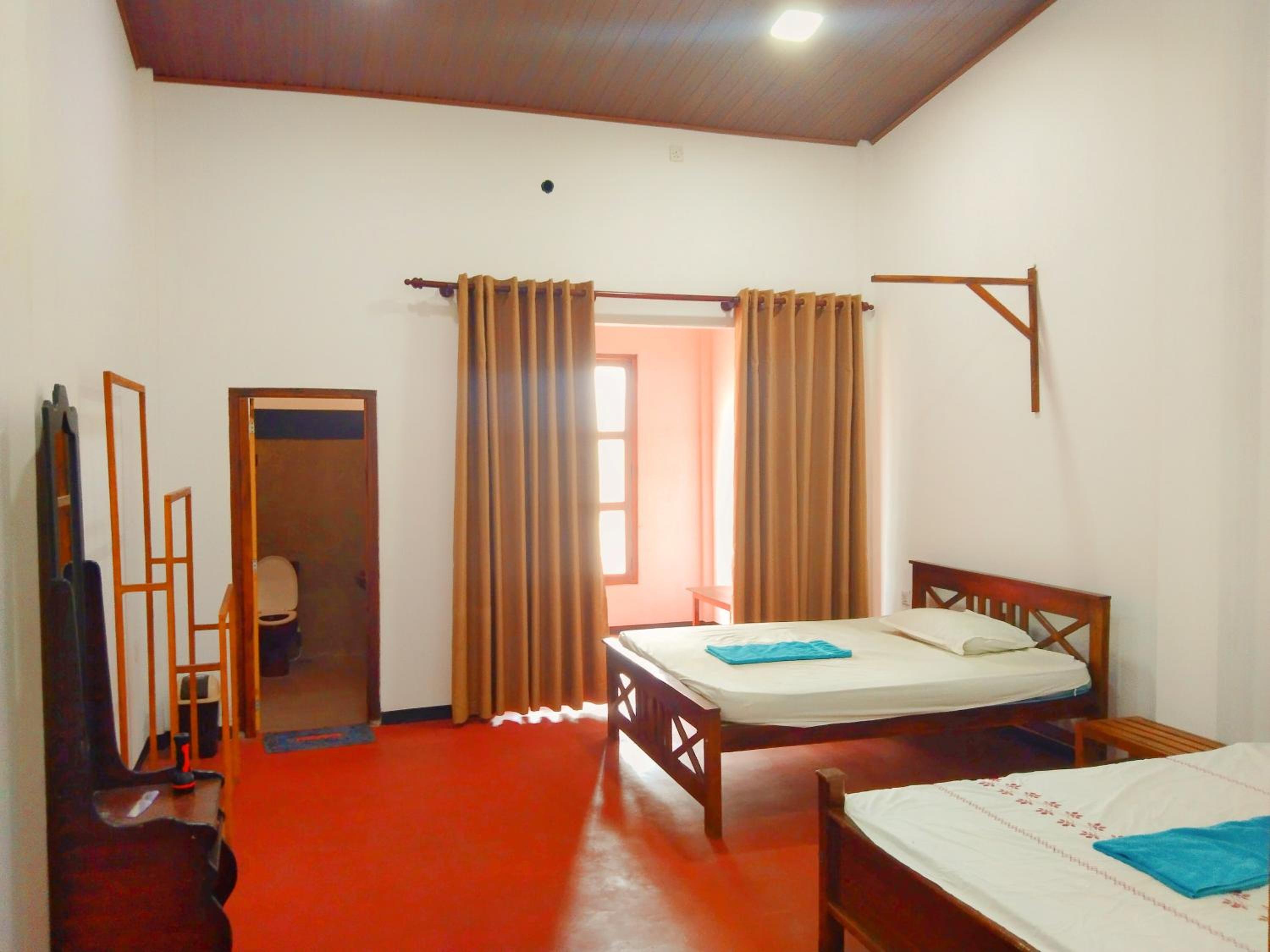 Deluxe Queen Room With Two Queen Beds photo 3