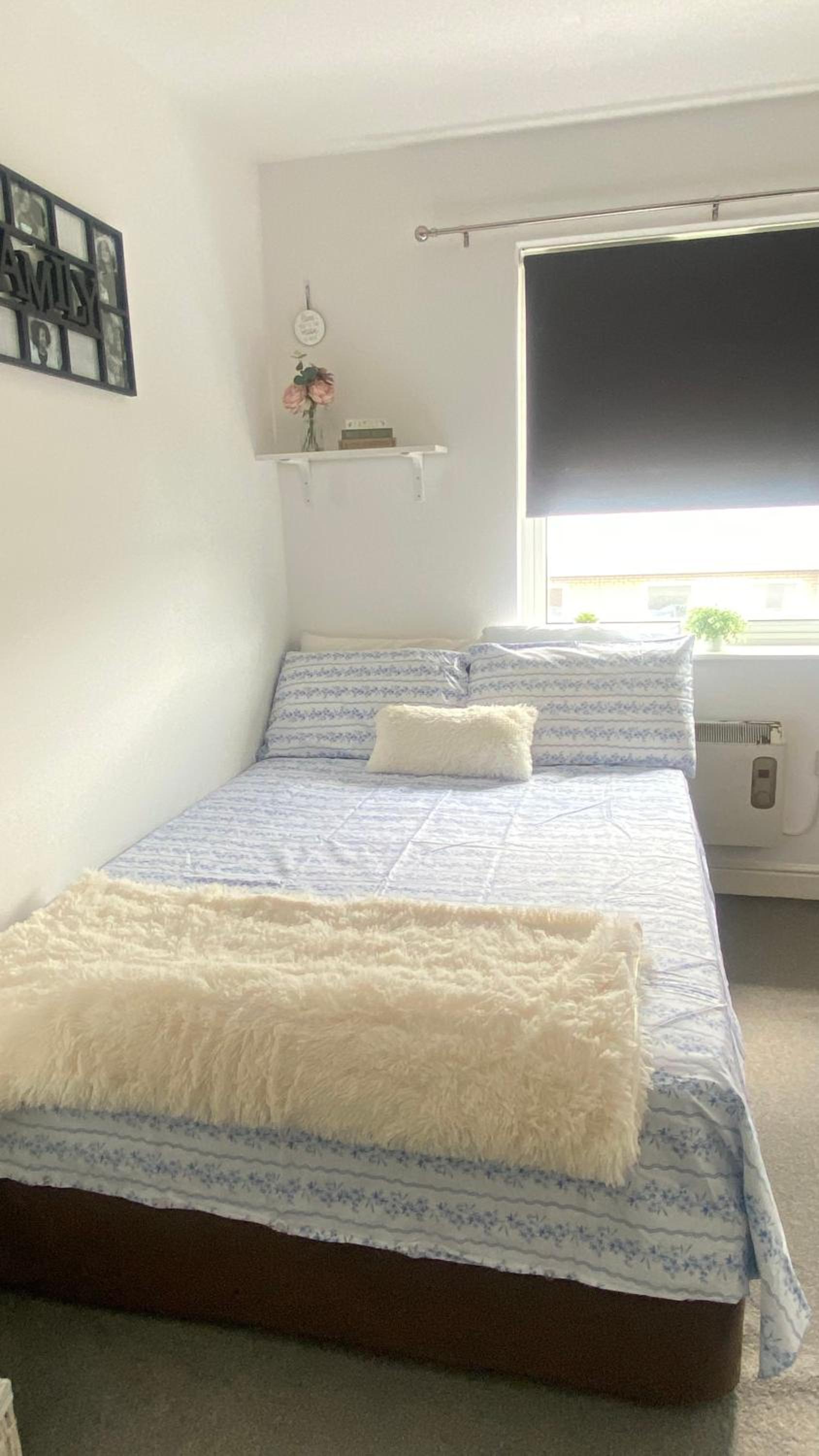 Apartment With Shared Bathroom photo 2