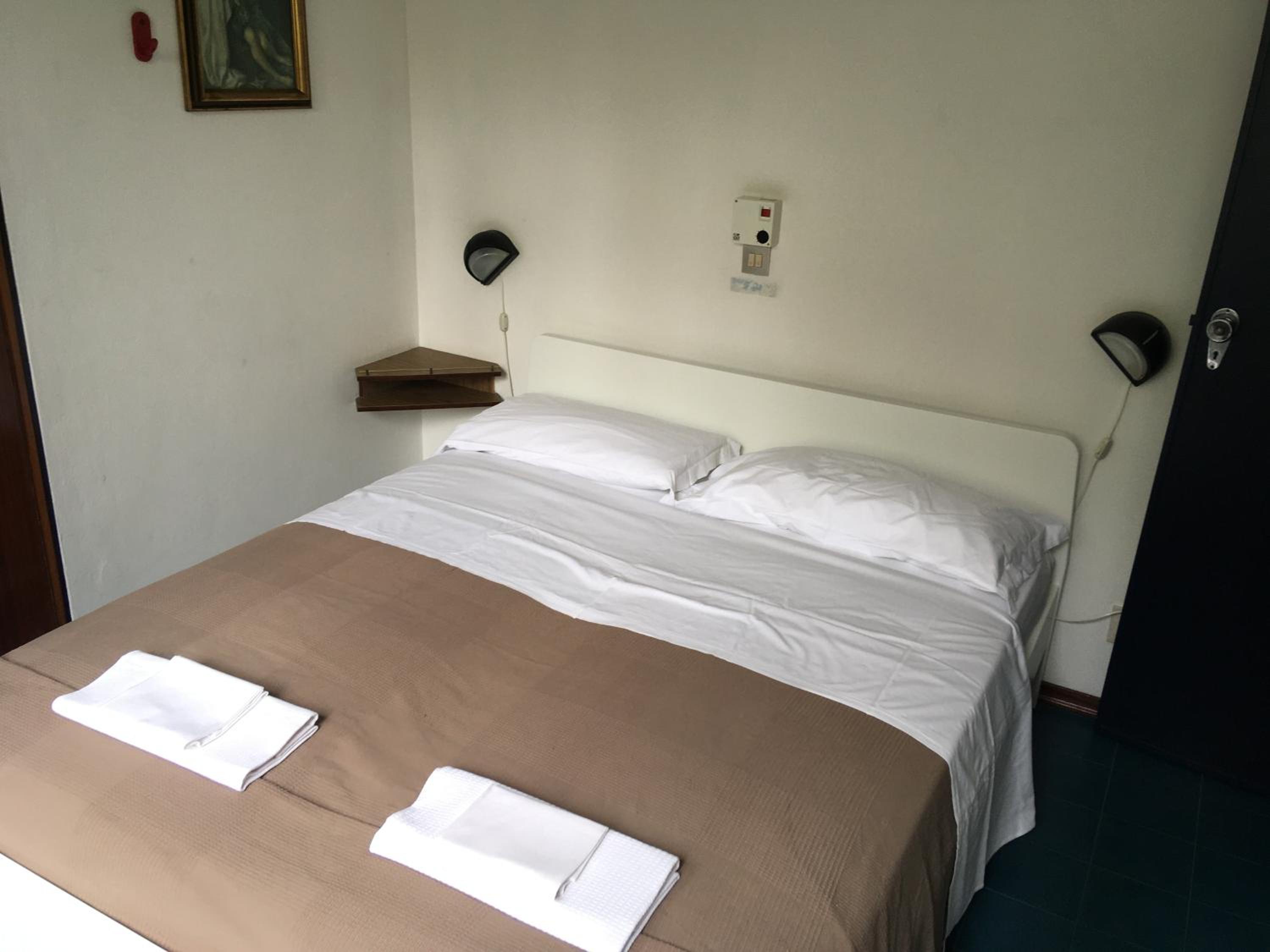 Economy Double Room - Photo 4