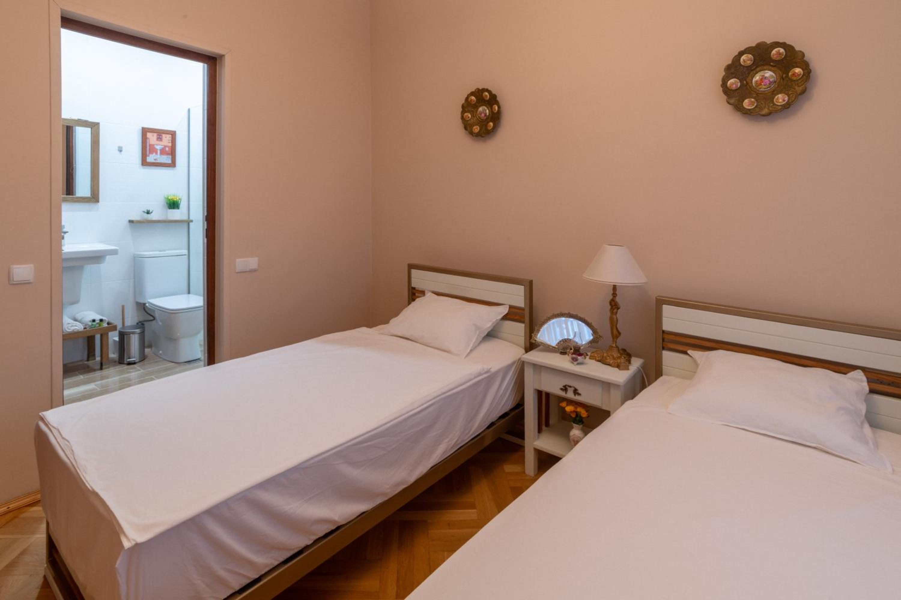 Twin Room with Private Bathroom photo 2