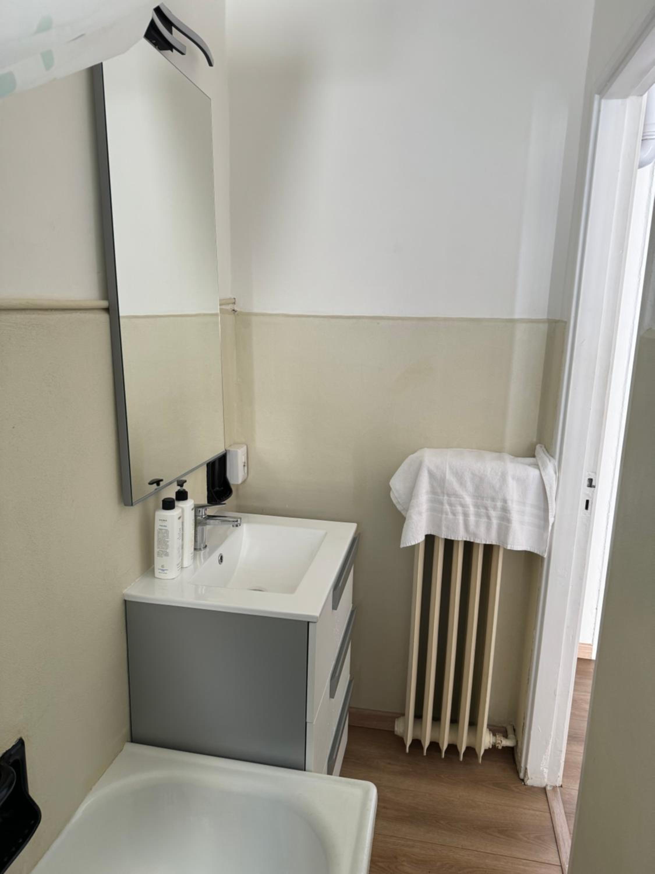 One-Bedroom Apartment photo 2