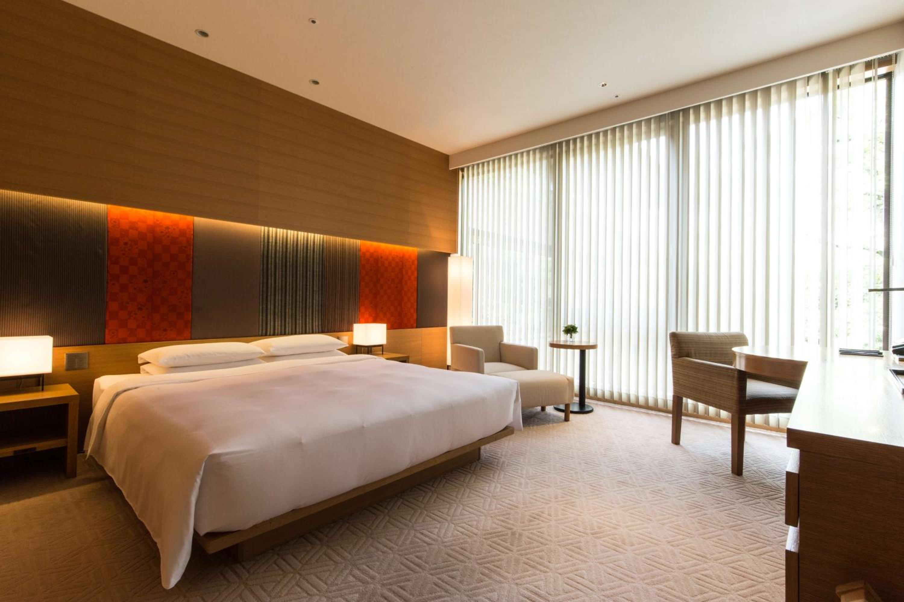 Deluxe King Room - Photo 1
