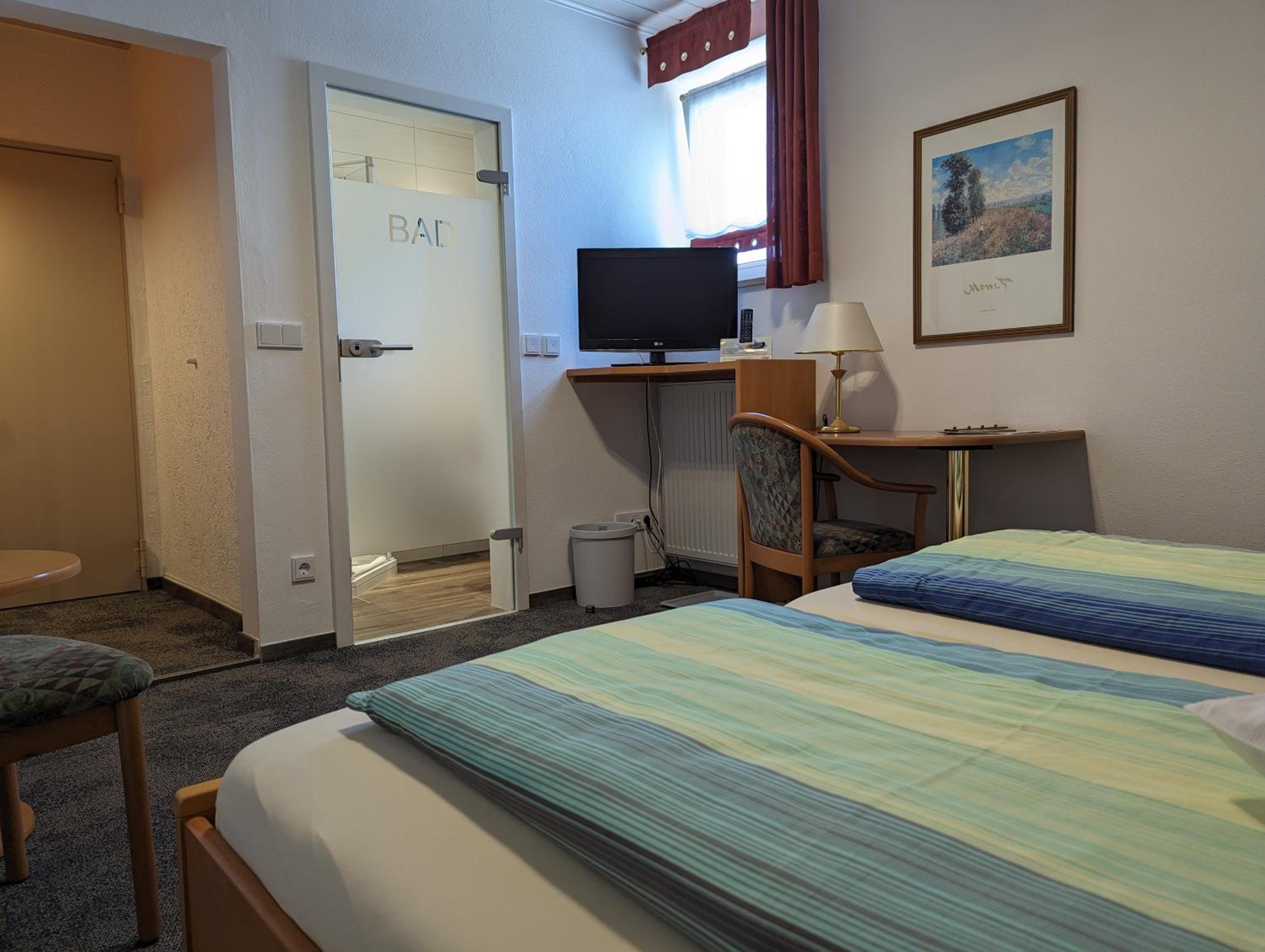 Double or Twin Room - Photo 5