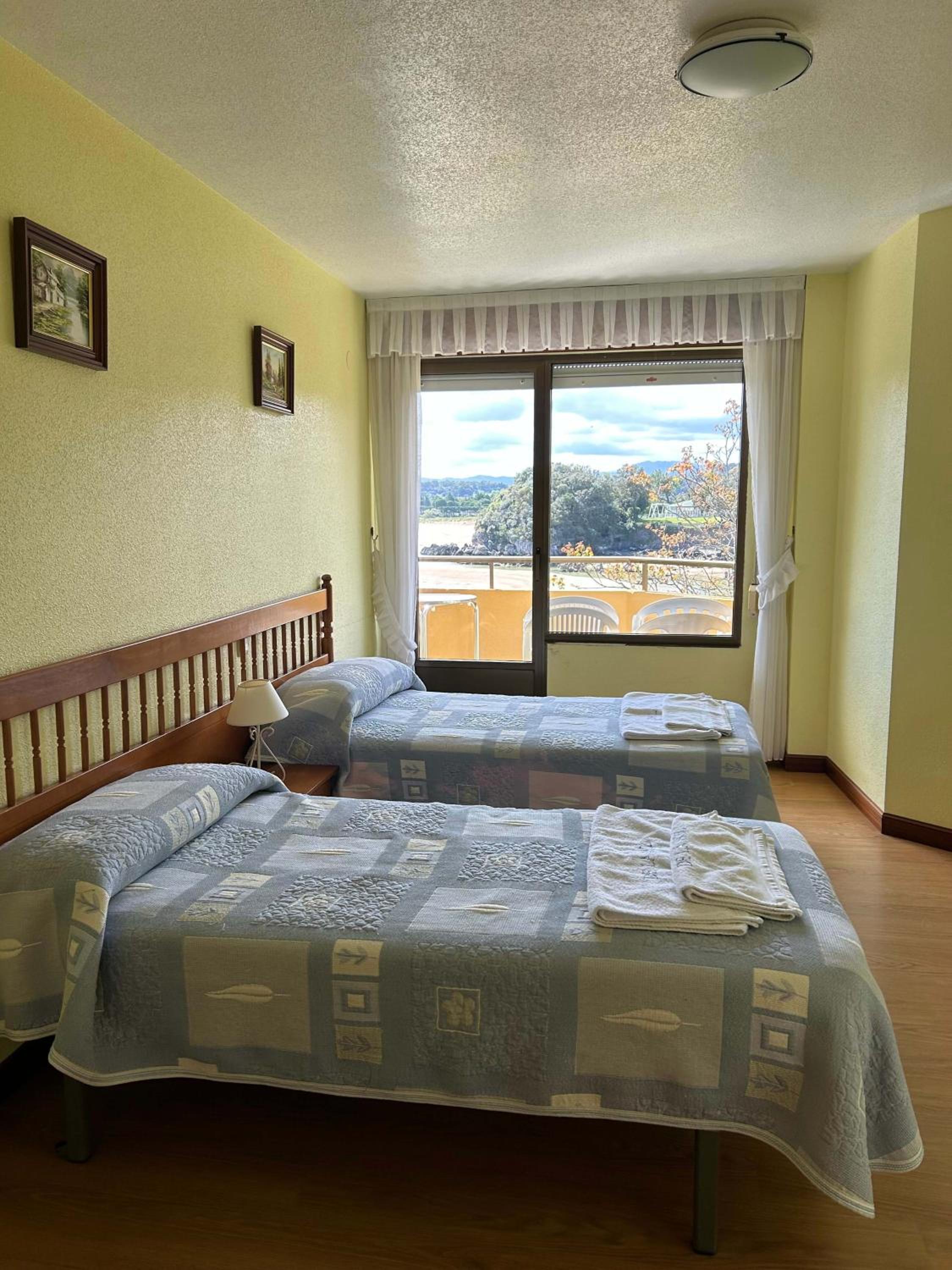 Apartamento de Dos Dormitorios con Vista al Jardín