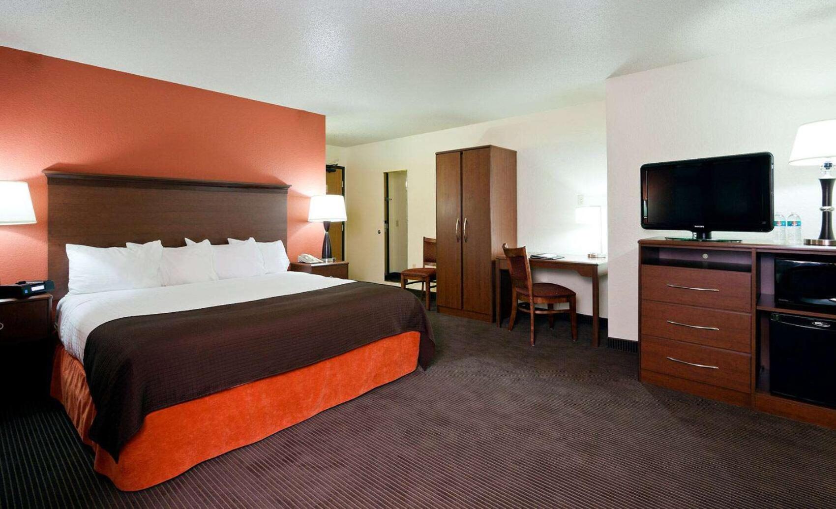 AmericInn by Wyndham Manitowoc