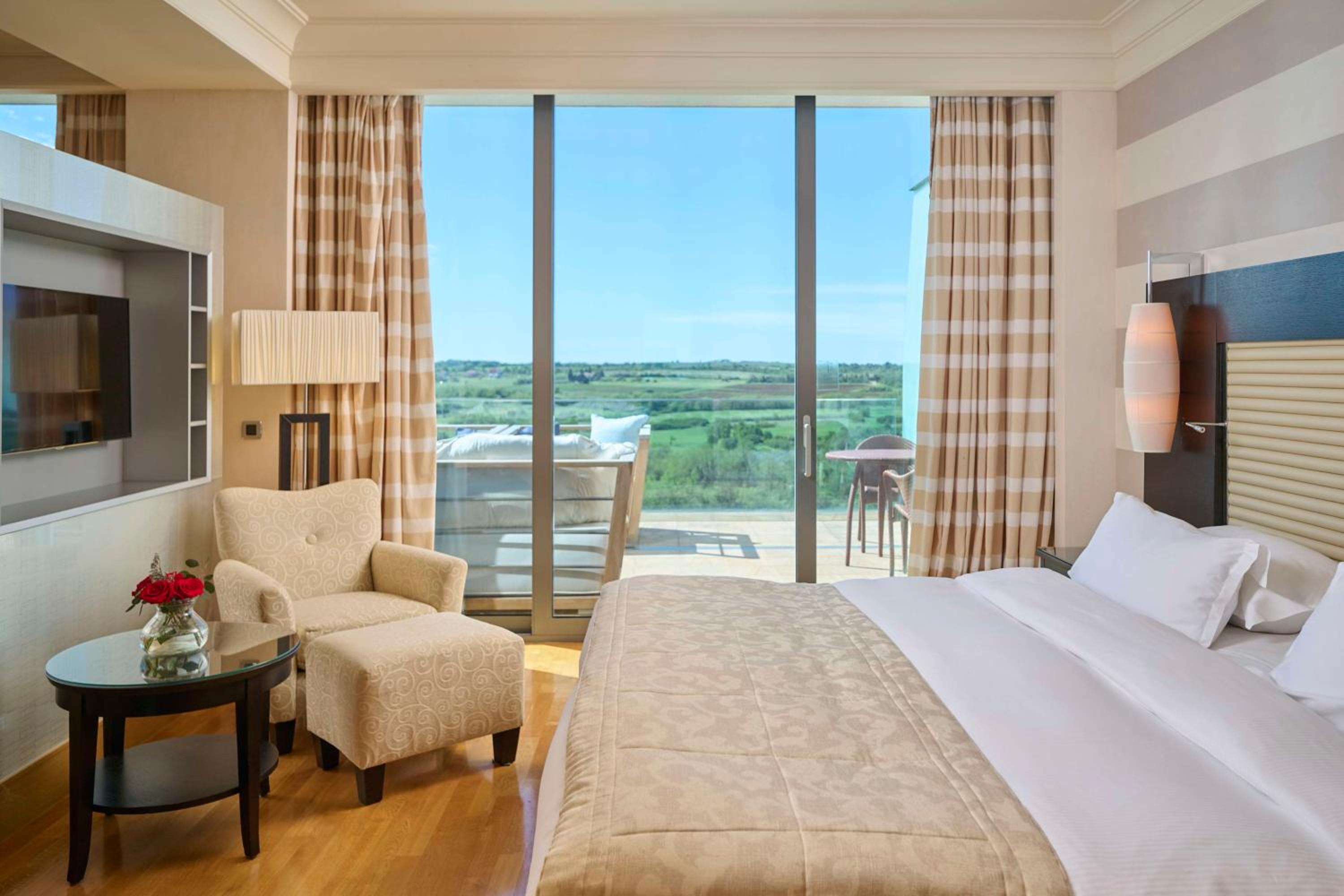 Junior Suite Olive Garden View