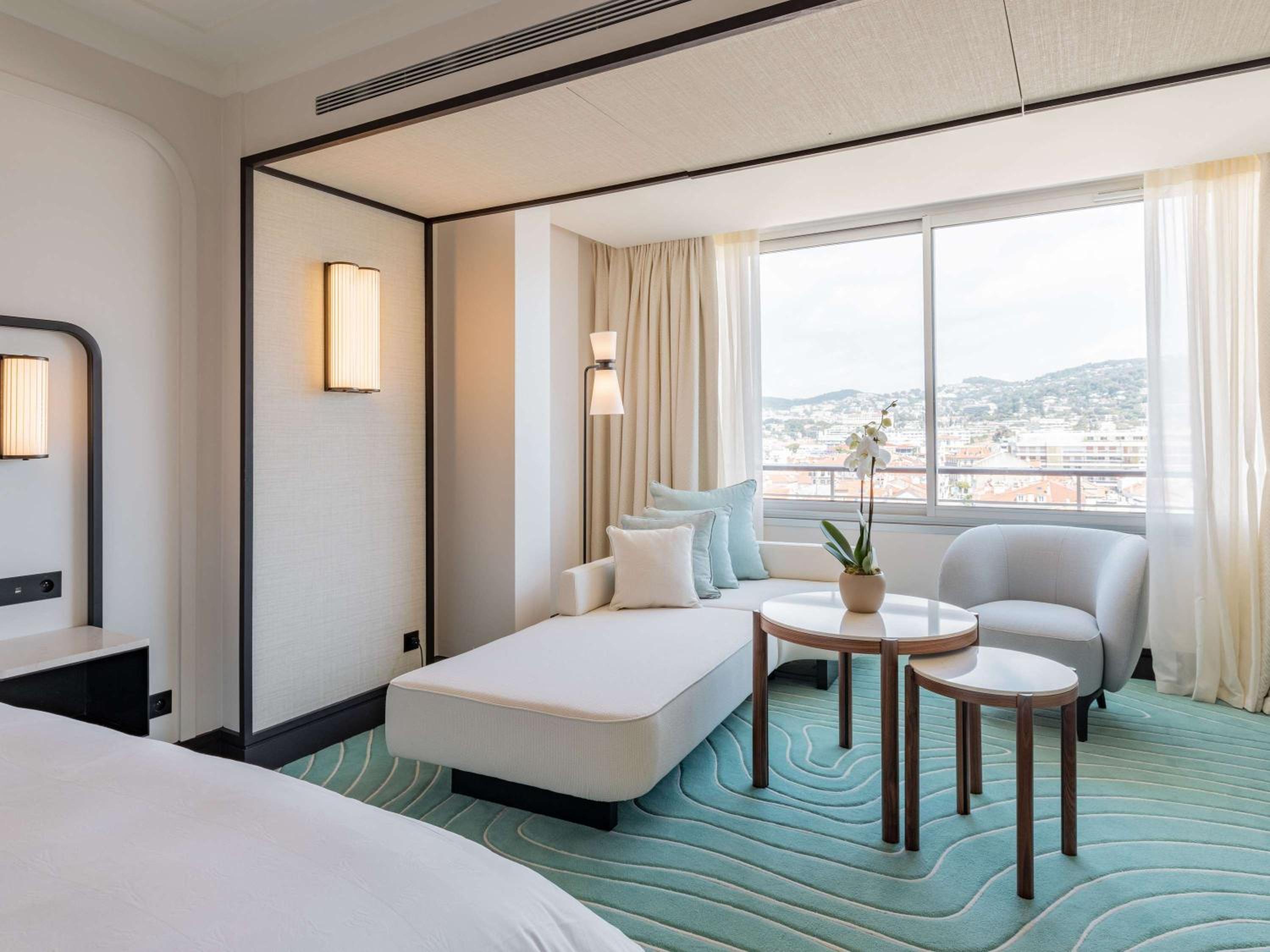 Deluxe Junior Suite with city view - Photo 13