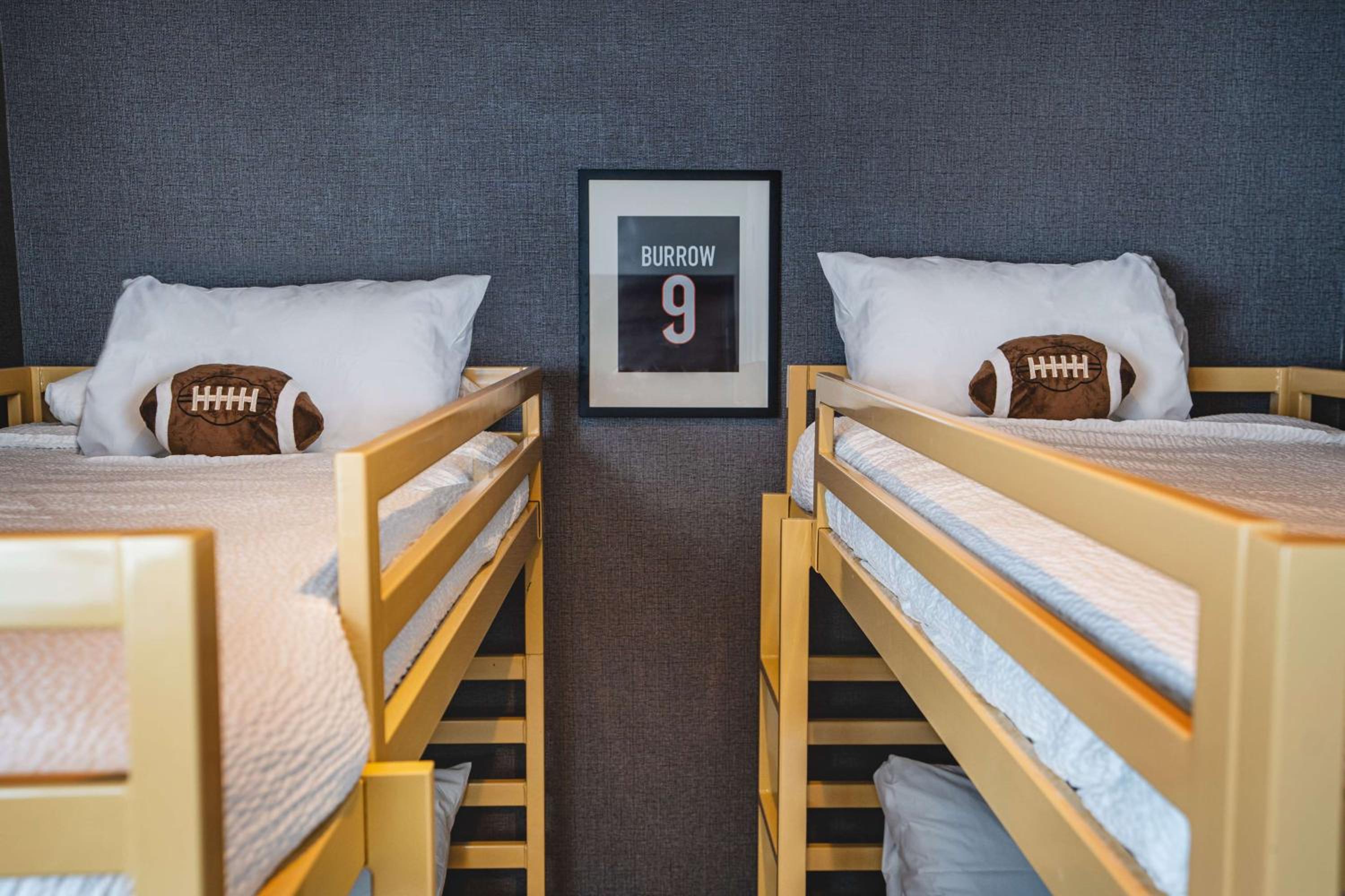 King Room with Two Twin Bunk Beds - Photo 1