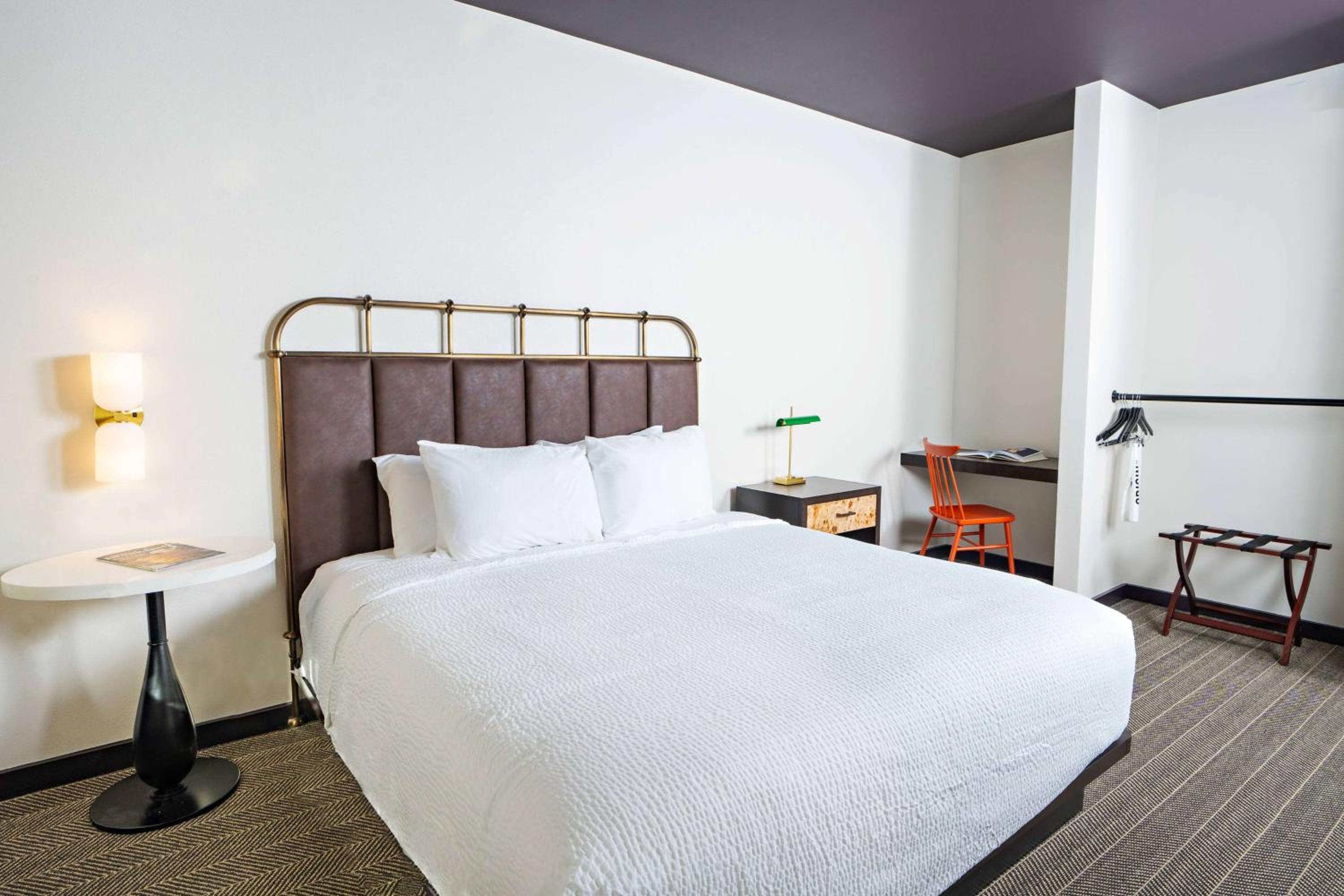 King Room with Bathtub with Grab Bars - Mobility/Hearing Accessible - Photo 1