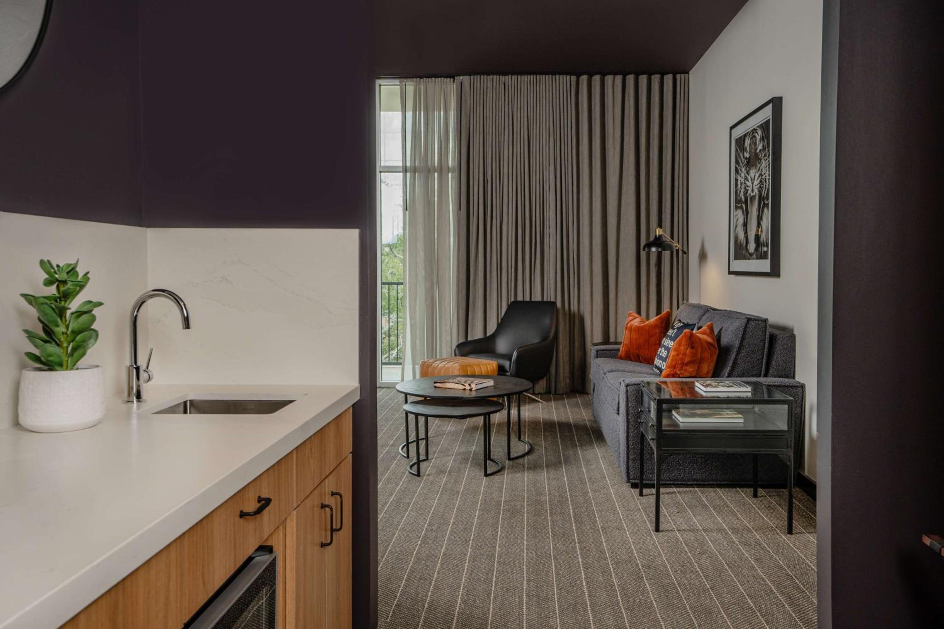 King Suite with Balcony - Photo 12
