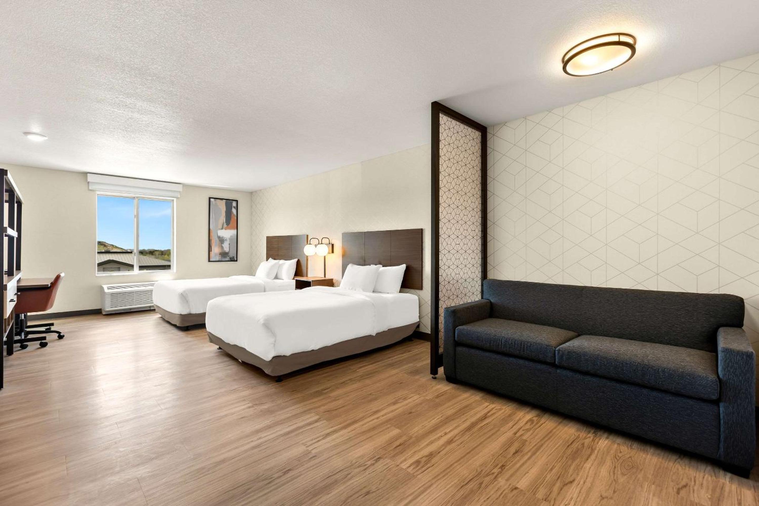 Queen Suite with Two Queen Beds and Roll-In Shower - Disability Access/Non Smoking