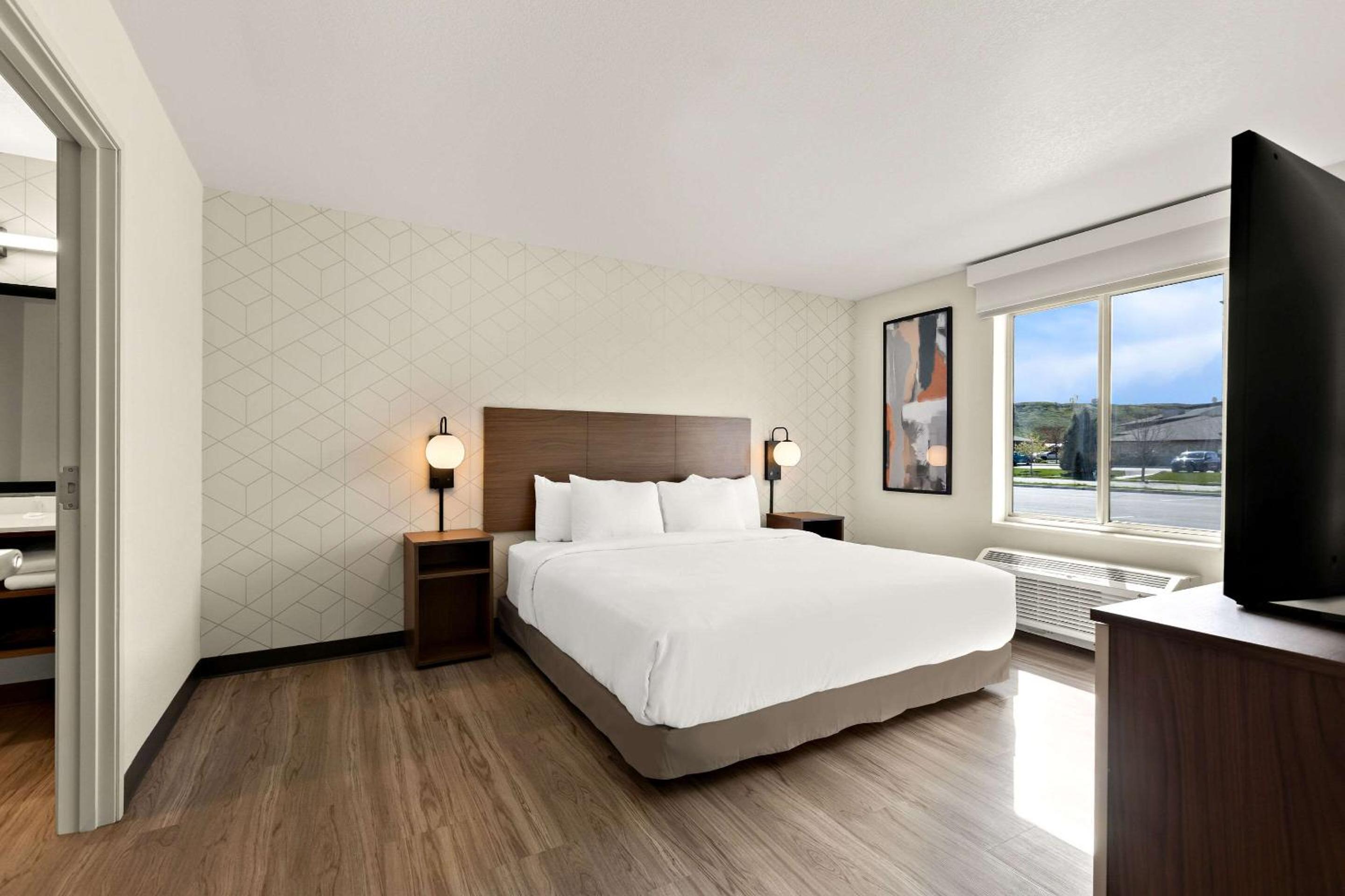  1-Bedroom King Suite photo 3