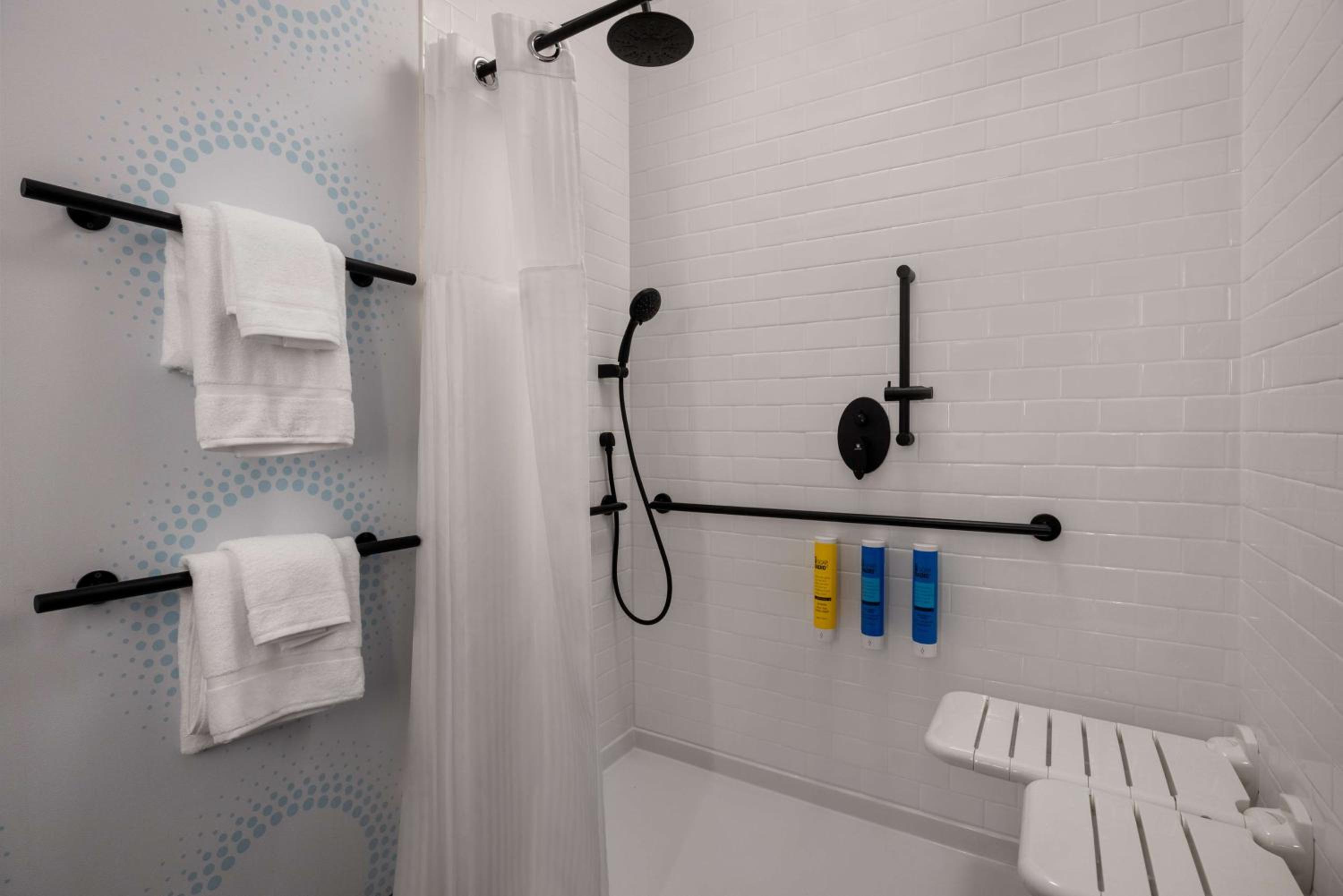 King Room with Roll-In Shower - Mobility and Hearing Access - Photo 2