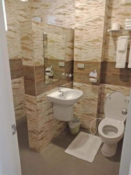 Quadruple Room with Balcony - Photo 2