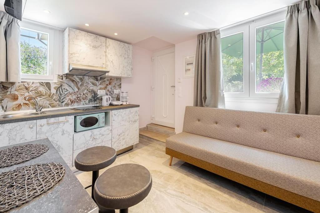 One-Bedroom House photo 1