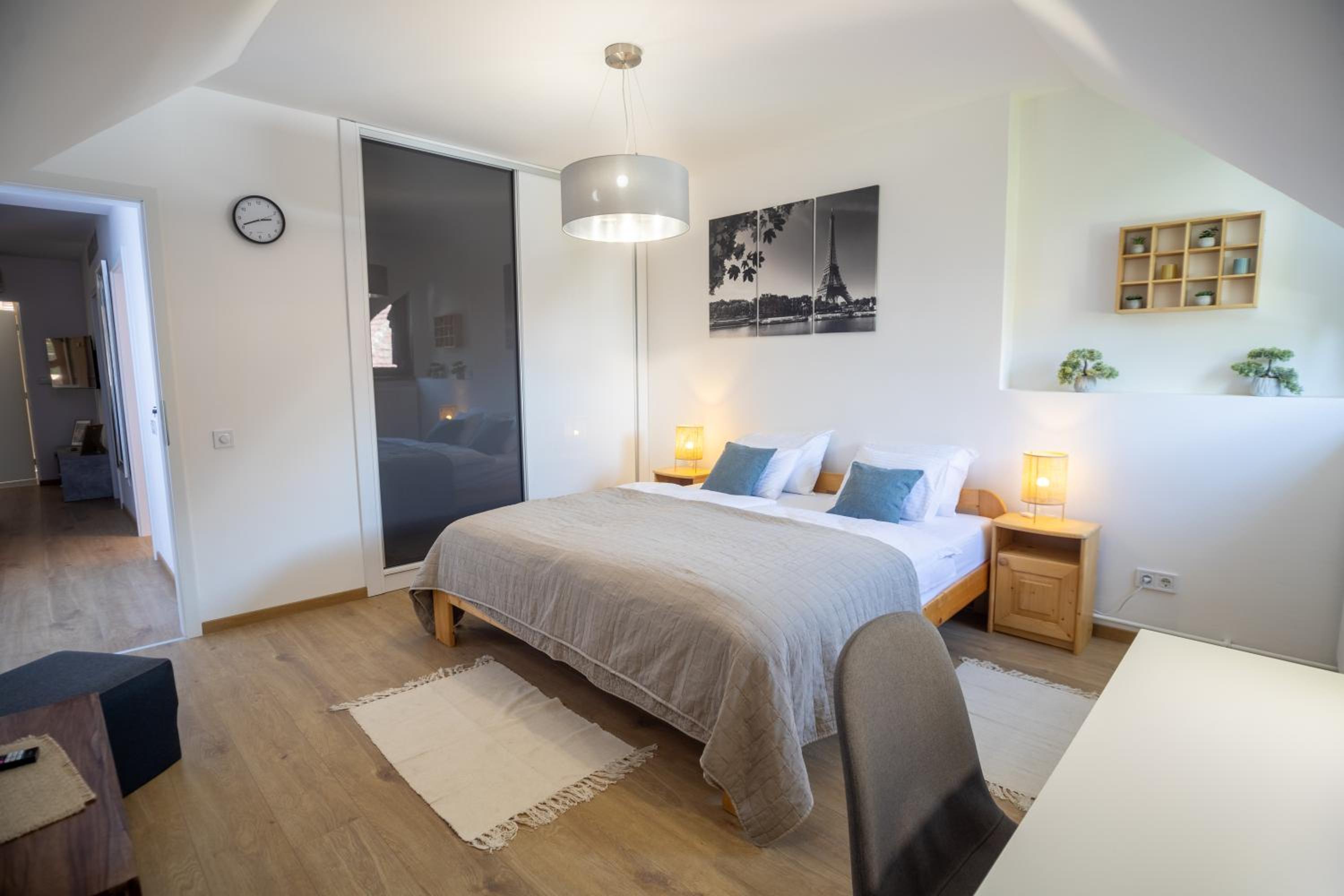Two-Bedroom Apartment with Balcony photo 2
